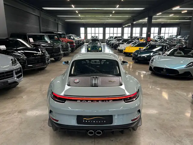 Porsche 911 view 7