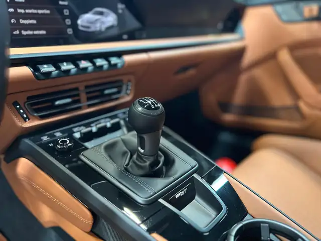Porsche 911 view 15