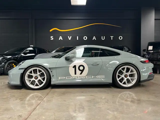 Porsche 911 view 4
