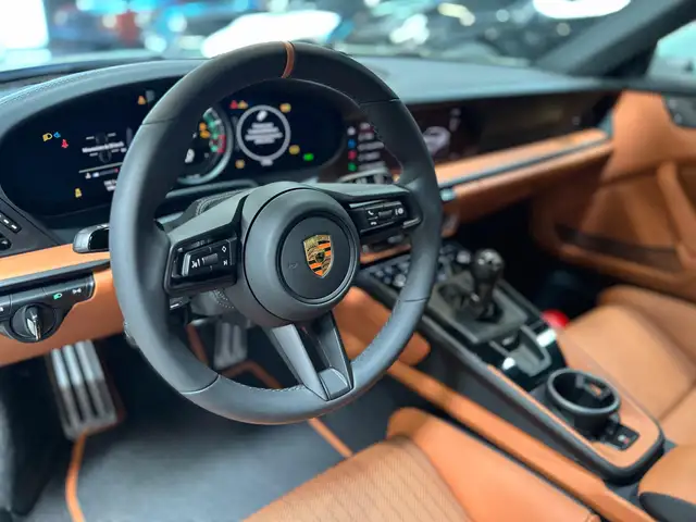Porsche 911 view 14