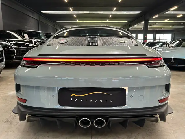 Porsche 911 view 8