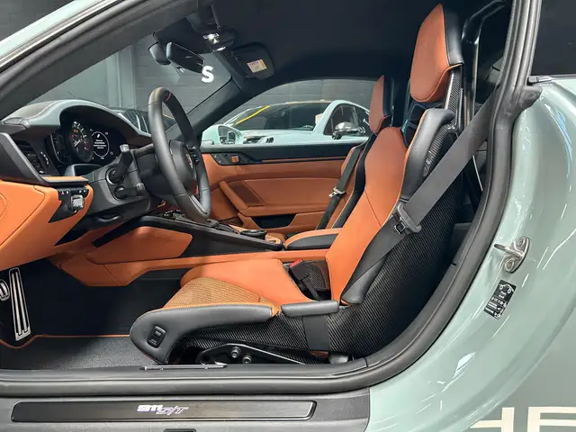 Porsche 911 view 11