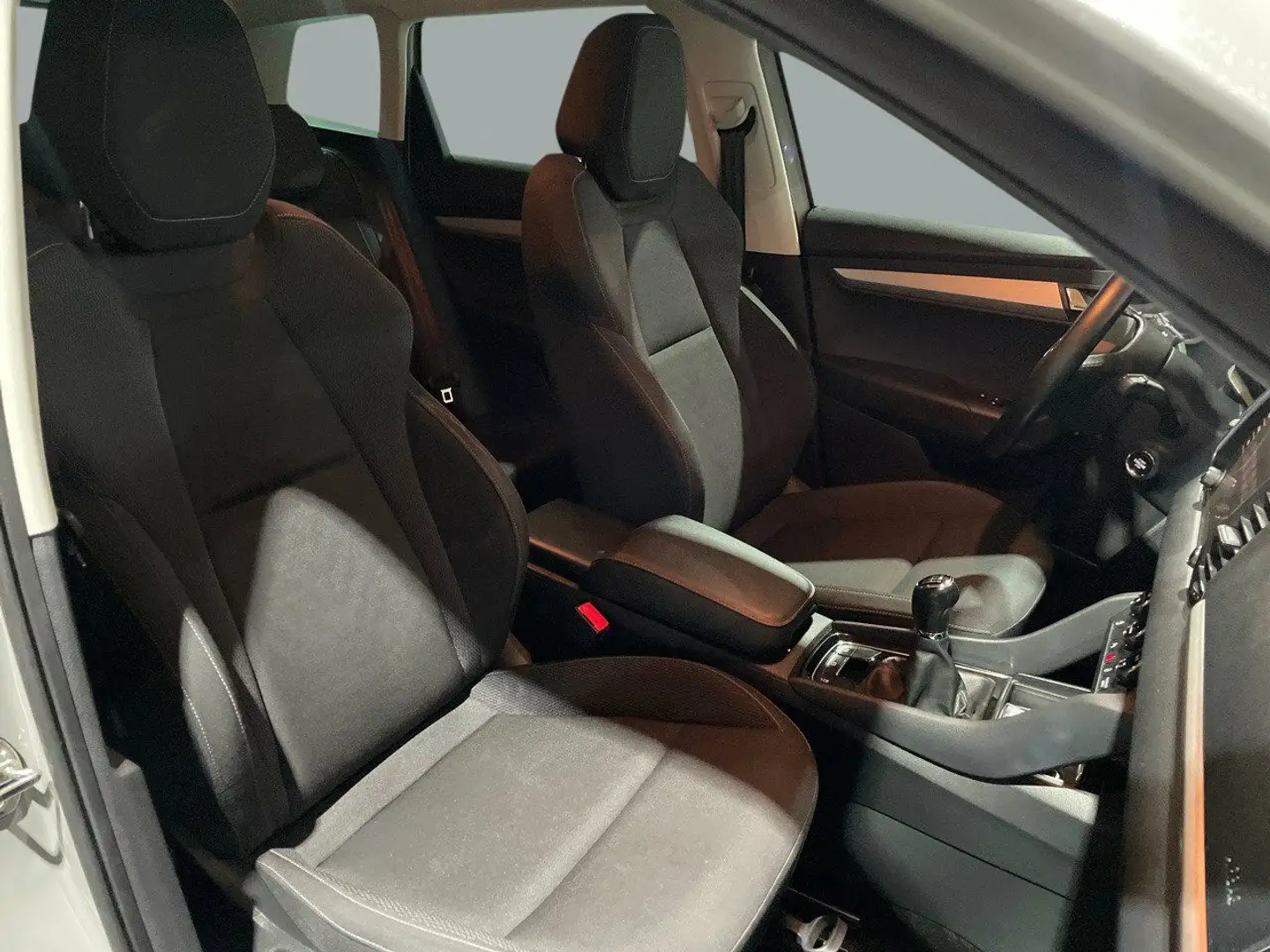 Skoda Karoq 2.0TDI AdBlue Ambition 110kW Gris - 2
