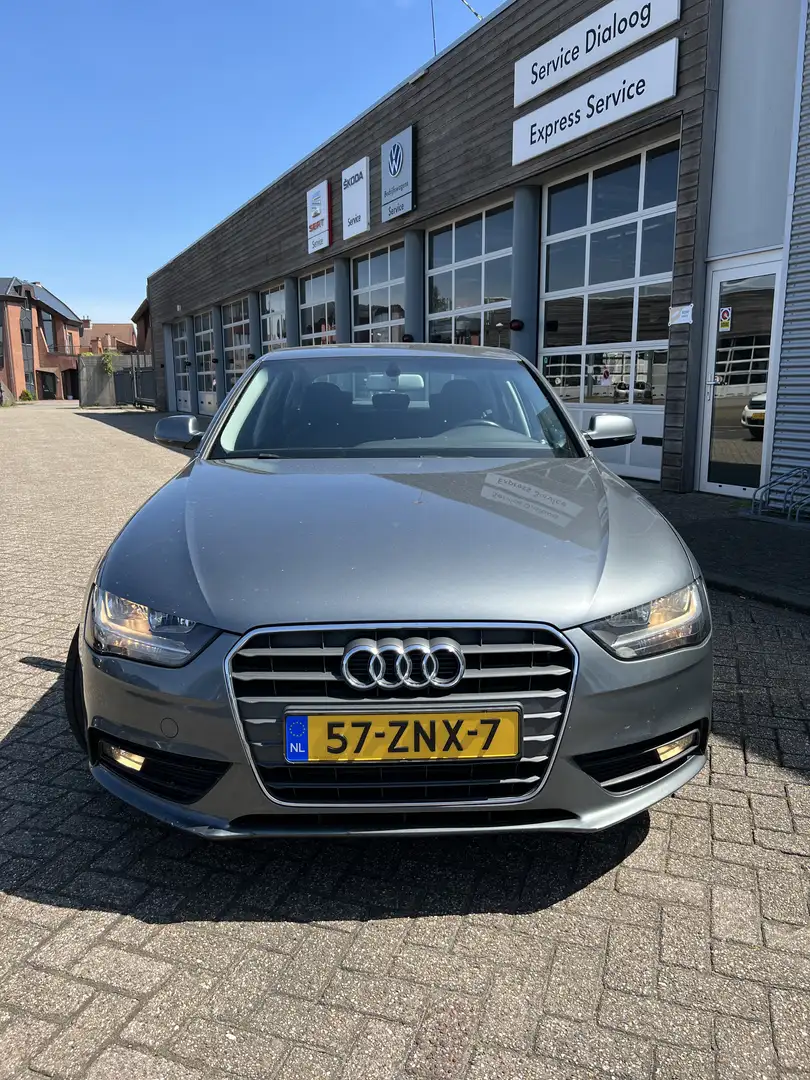 Audi A4 1.8 TFSI Attraction - 1