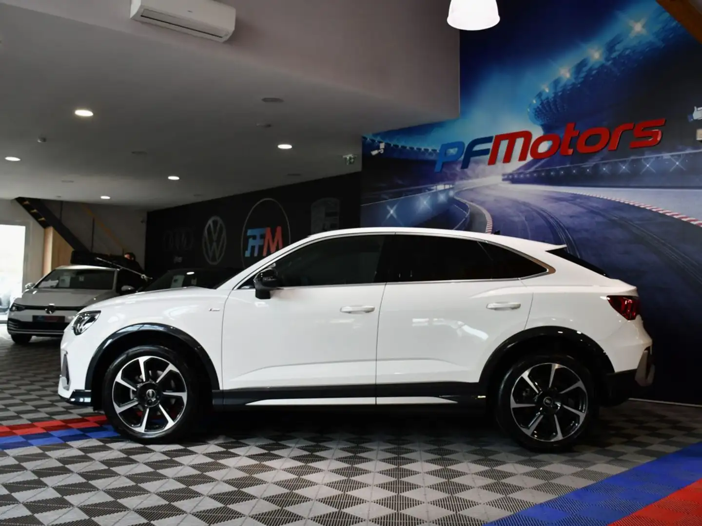 Audi Q3 S-Line 35 TDI 150 S-Tronic GPS Virtual Hayon Pré Sense Car Play Caméra Lane Efficience JA 19 Wit - 2