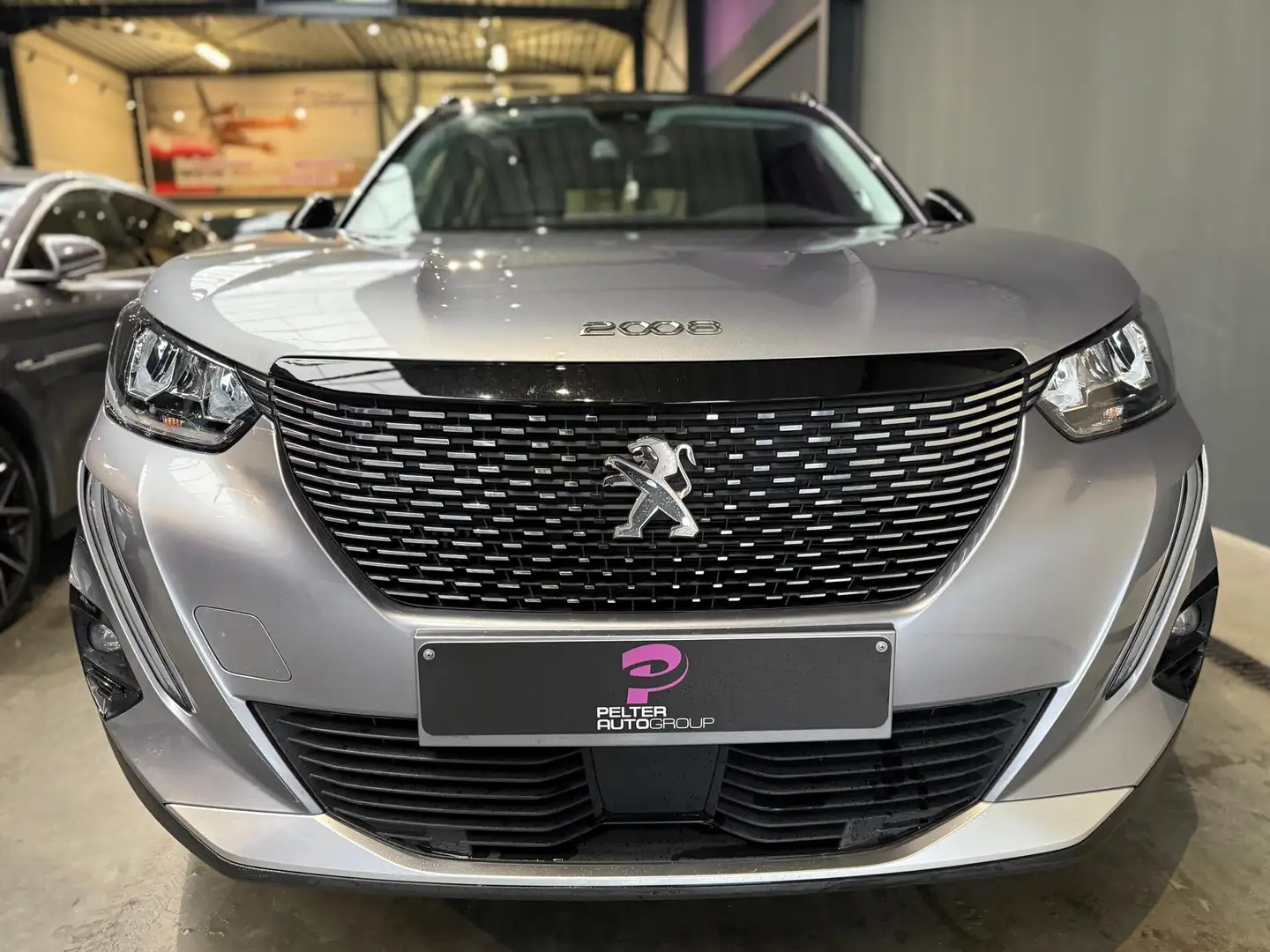 Peugeot 2008 1.5 BlueHDi Allure Pack GPS Camera Xenon Grijs - 2
