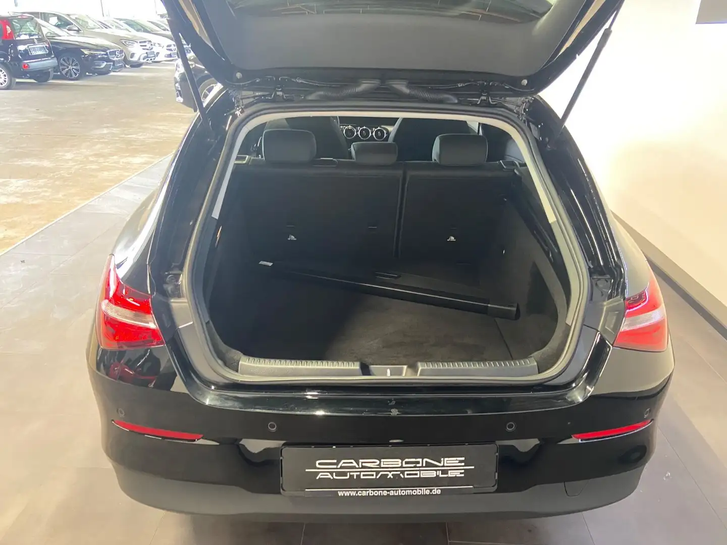 Mercedes-Benz CLA 180 **Navi+Virtual+Winter** Black - 2