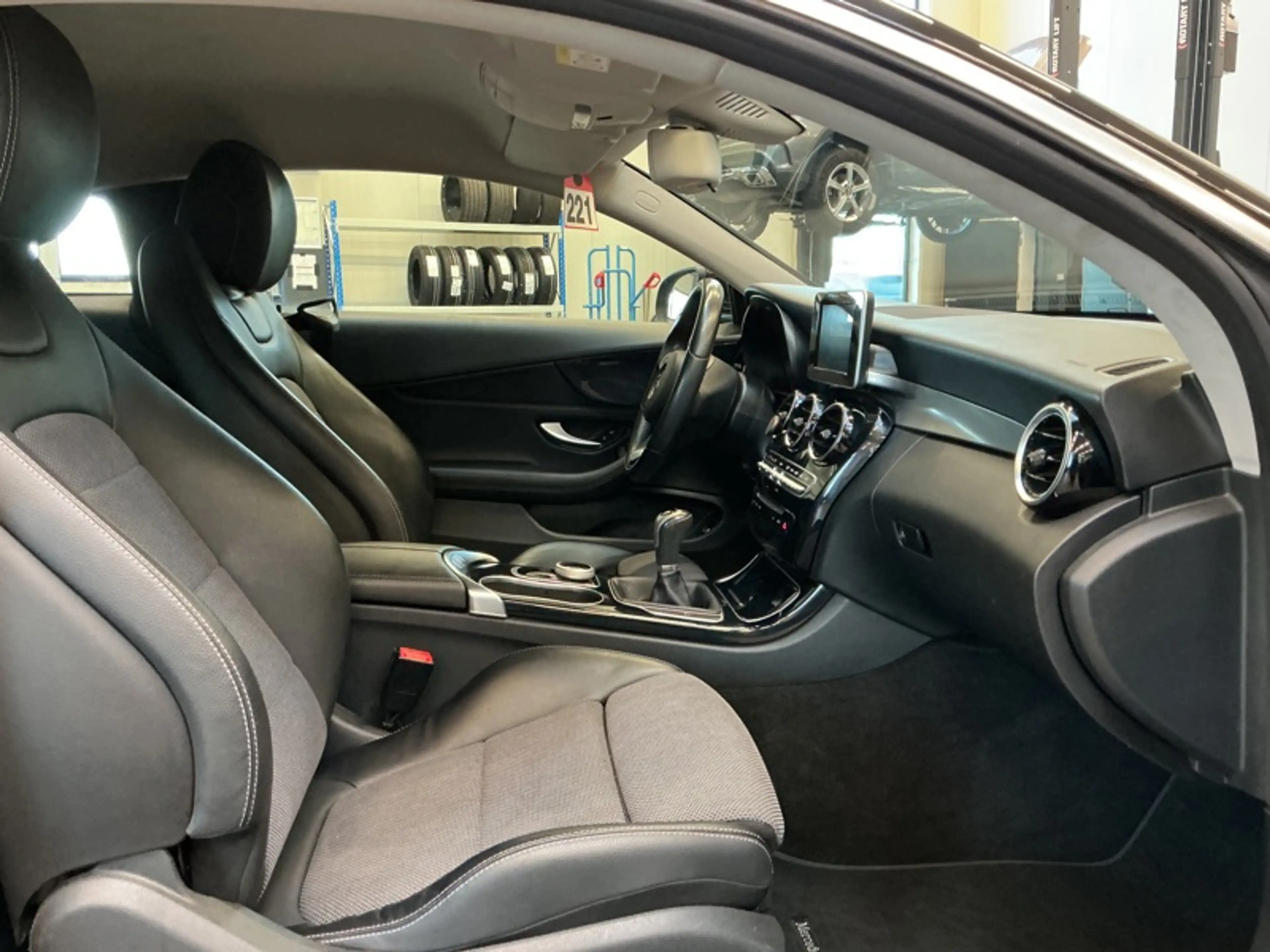Mercedes-Benz C 220 d Coupé — photo 14