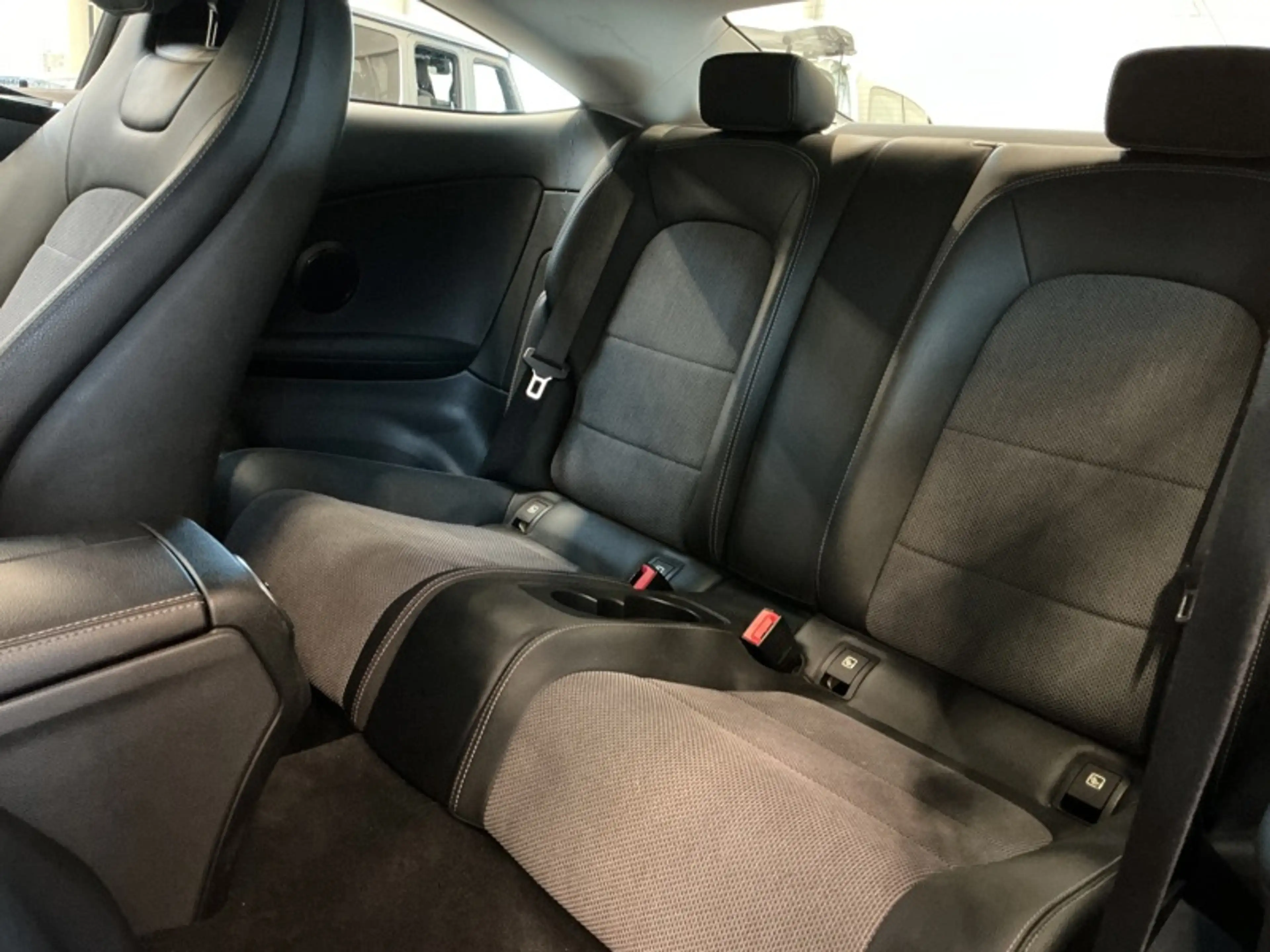 Mercedes-Benz C 220 d Coupé — photo 11
