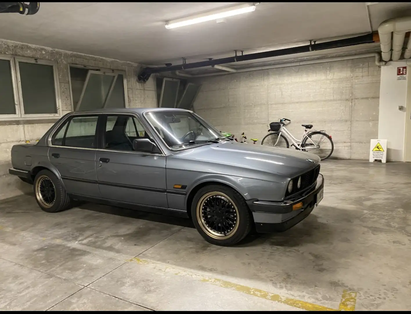 BMW 320 320i - 2