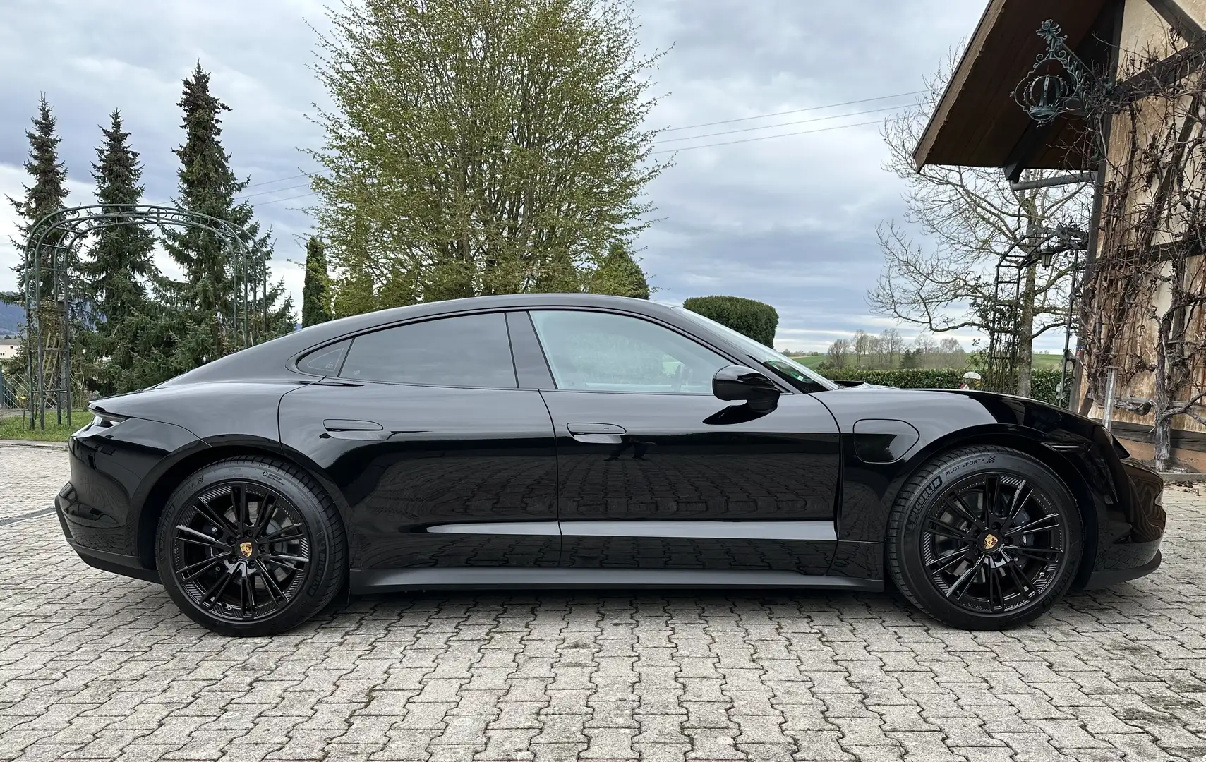Porsche Taycan - Neuwagengarantie - Schwarz - 1