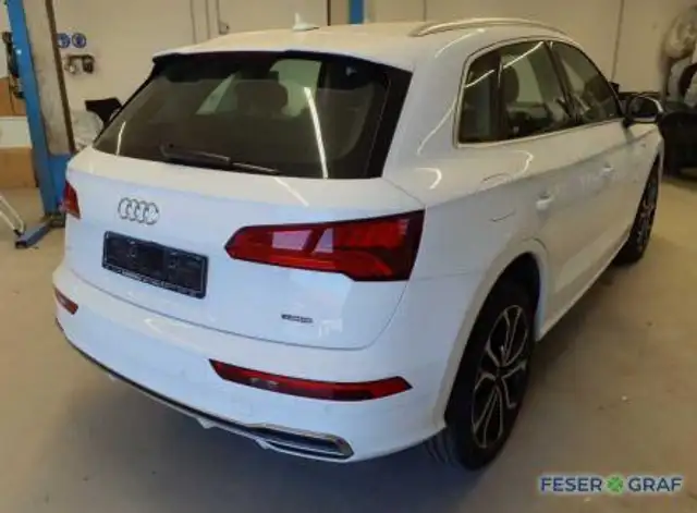 Audi Q5 view 6