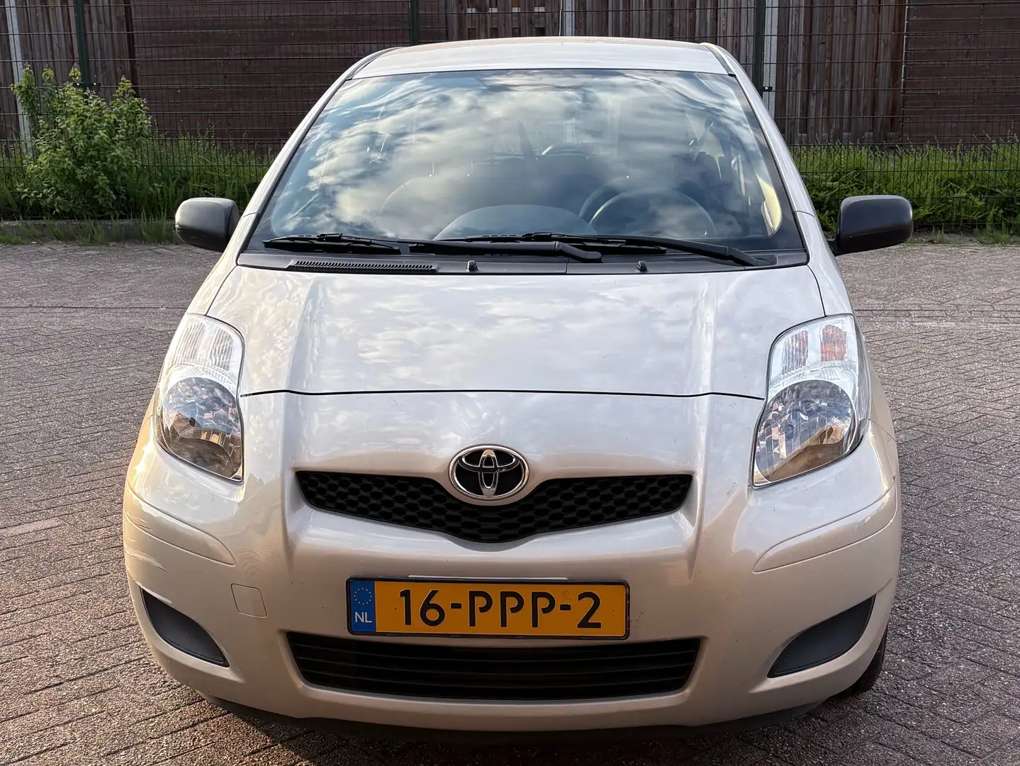 Toyota Yaris Yaris 1.0 VVTi Acces Grijs - 1