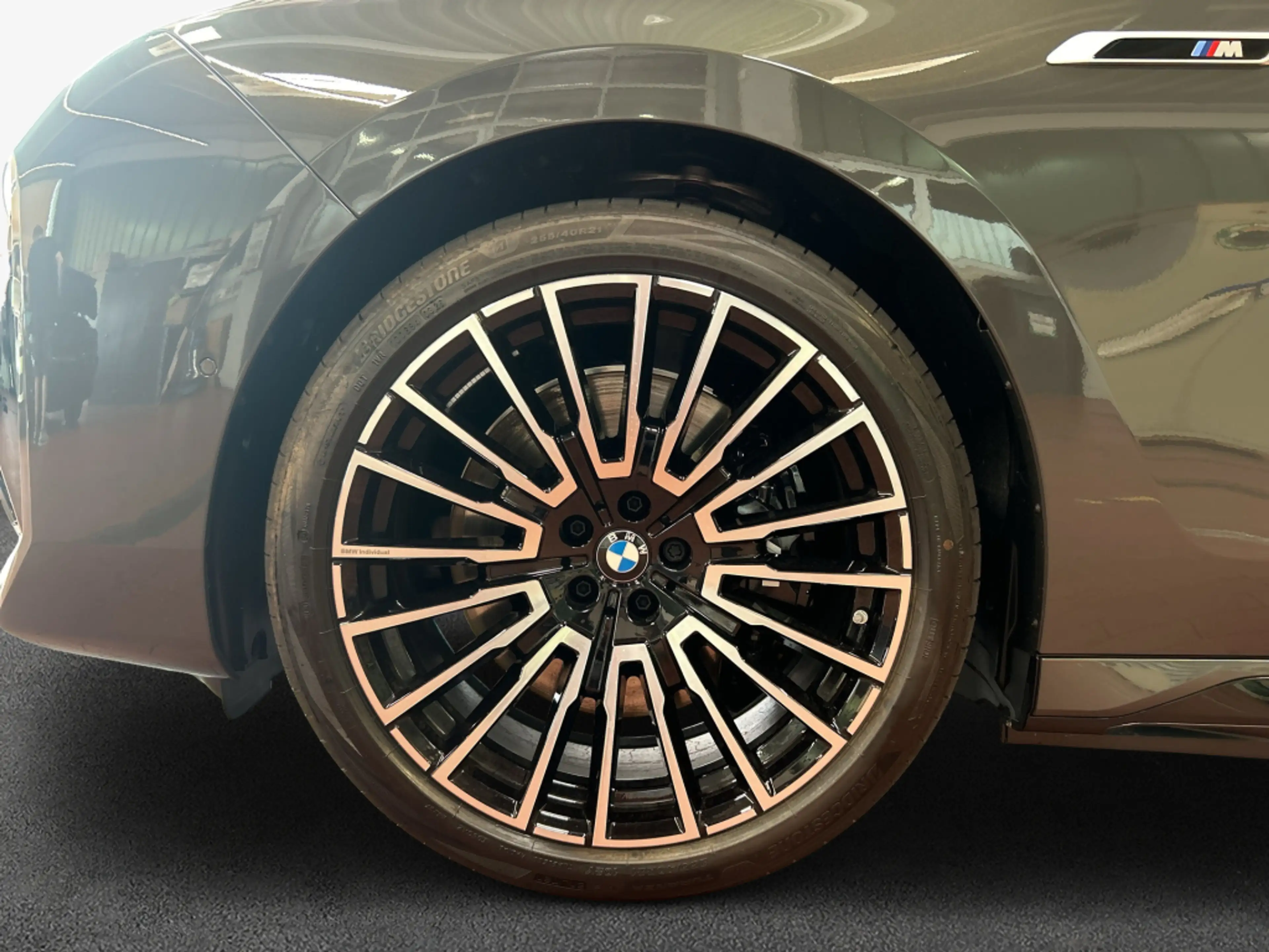 BMW i7 M70 xDrive — photo 8