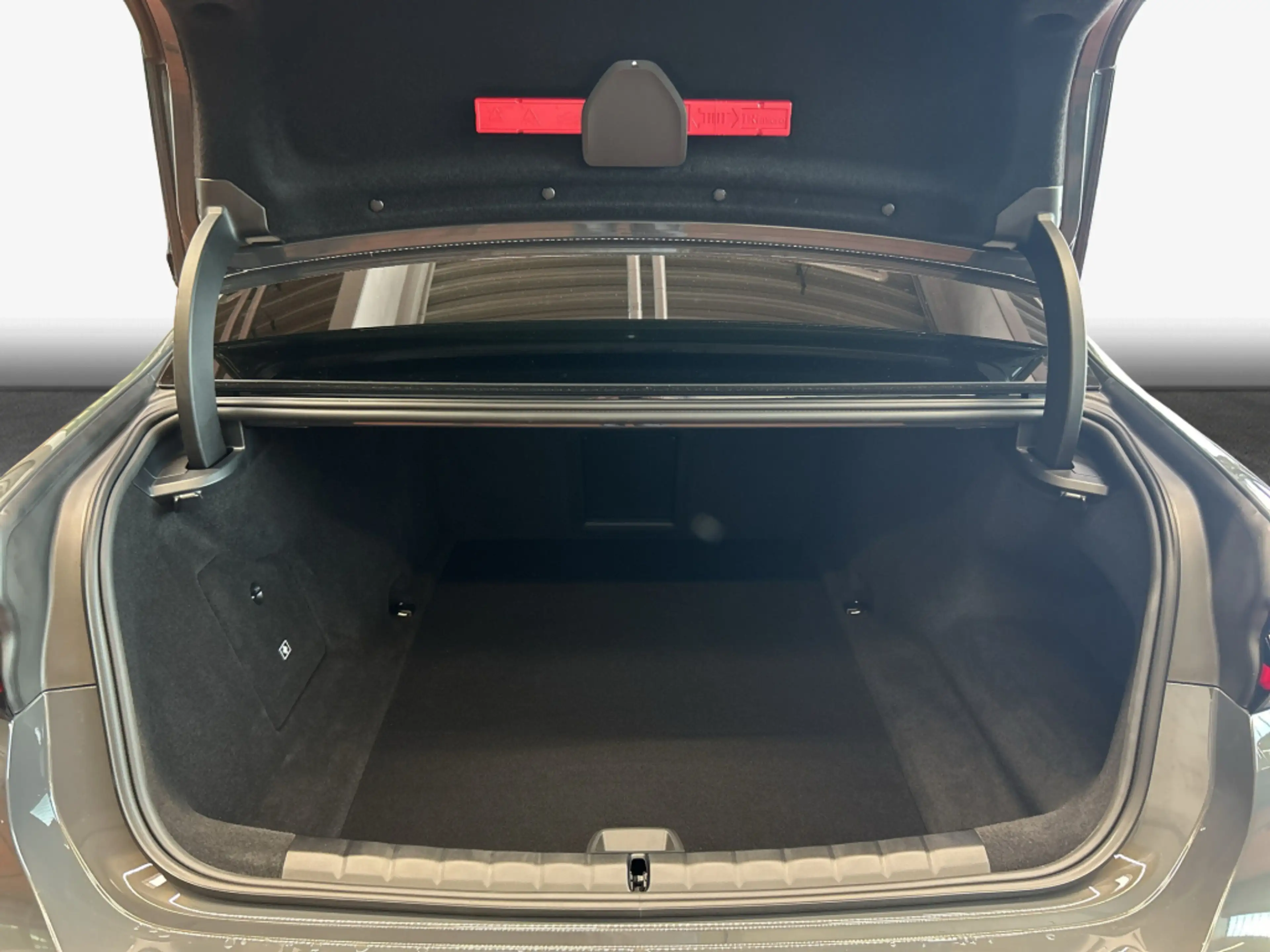 BMW i7 M70 xDrive — photo 9
