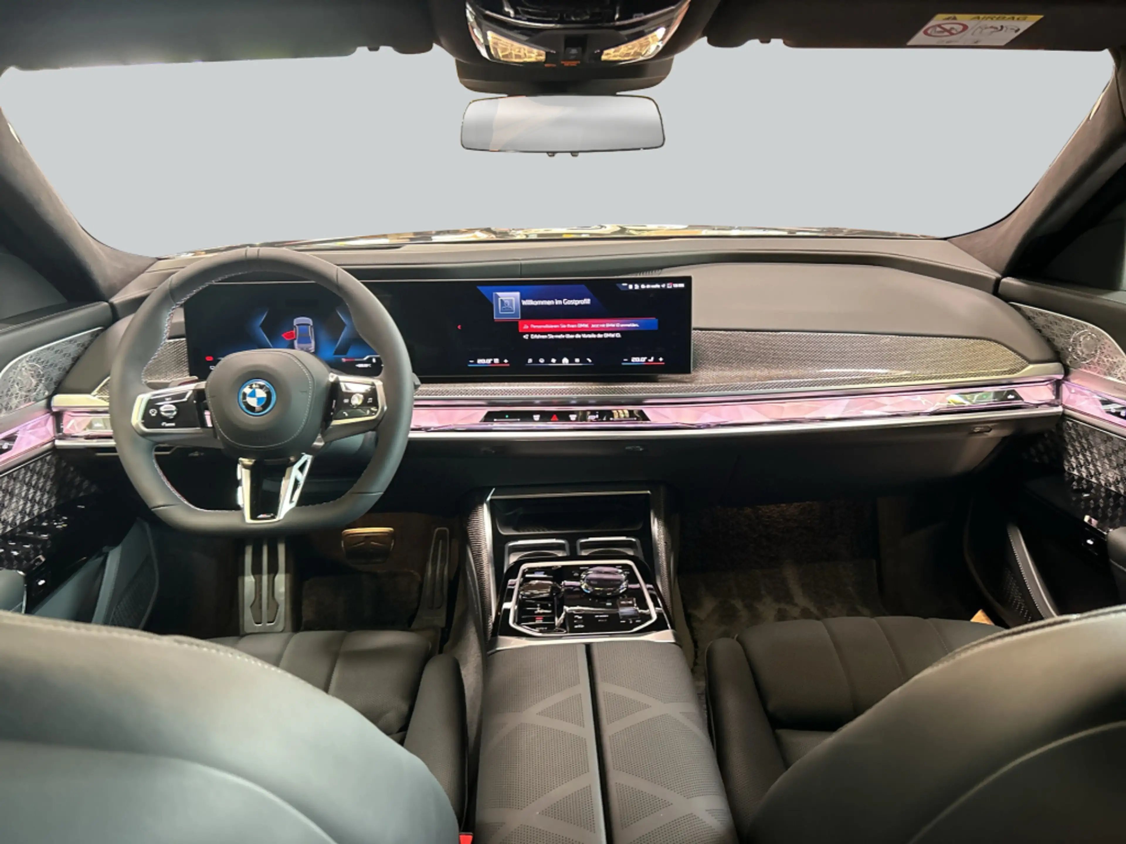 BMW i7 M70 xDrive — photo 14