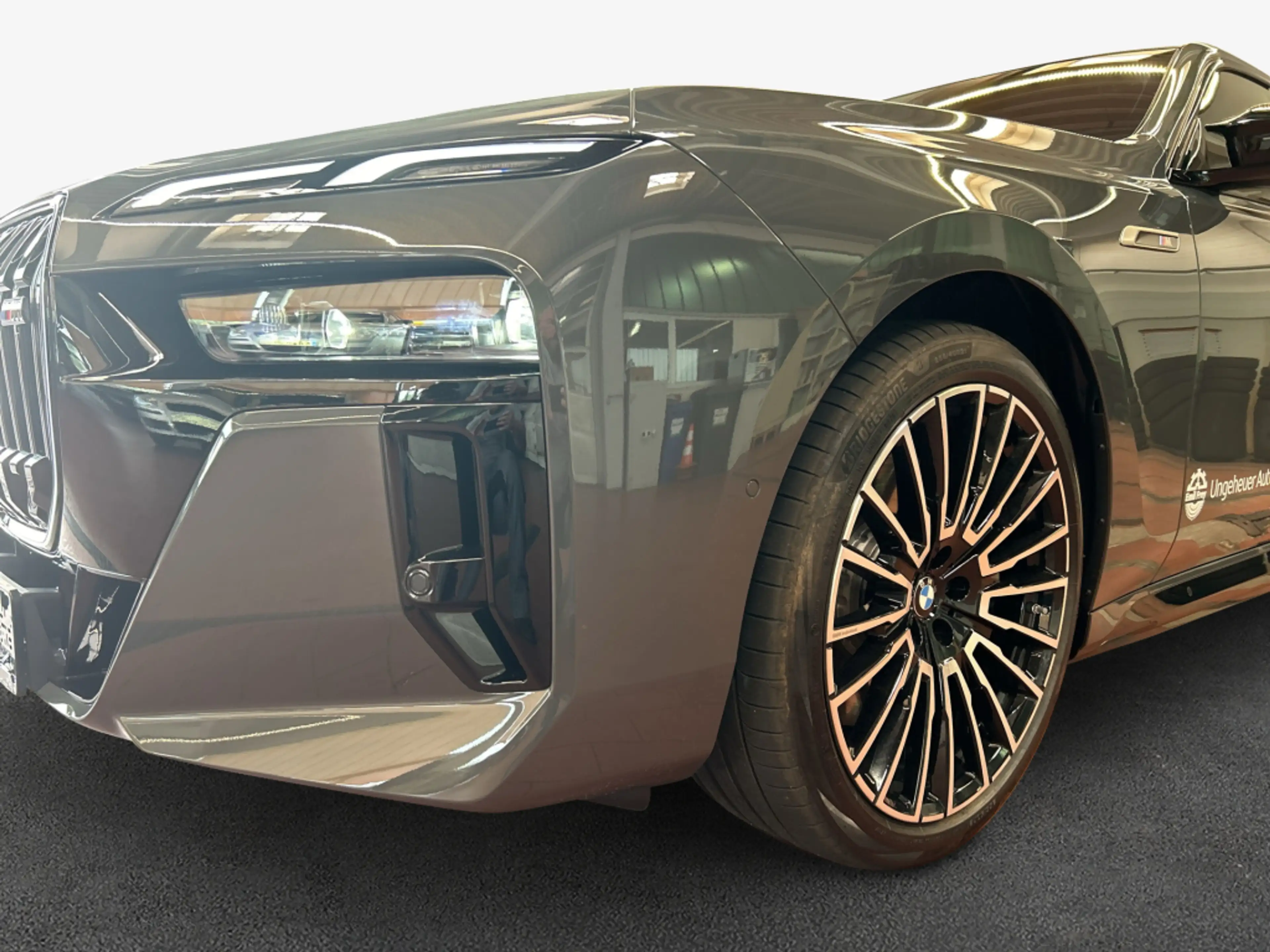 BMW i7 M70 xDrive — photo 7