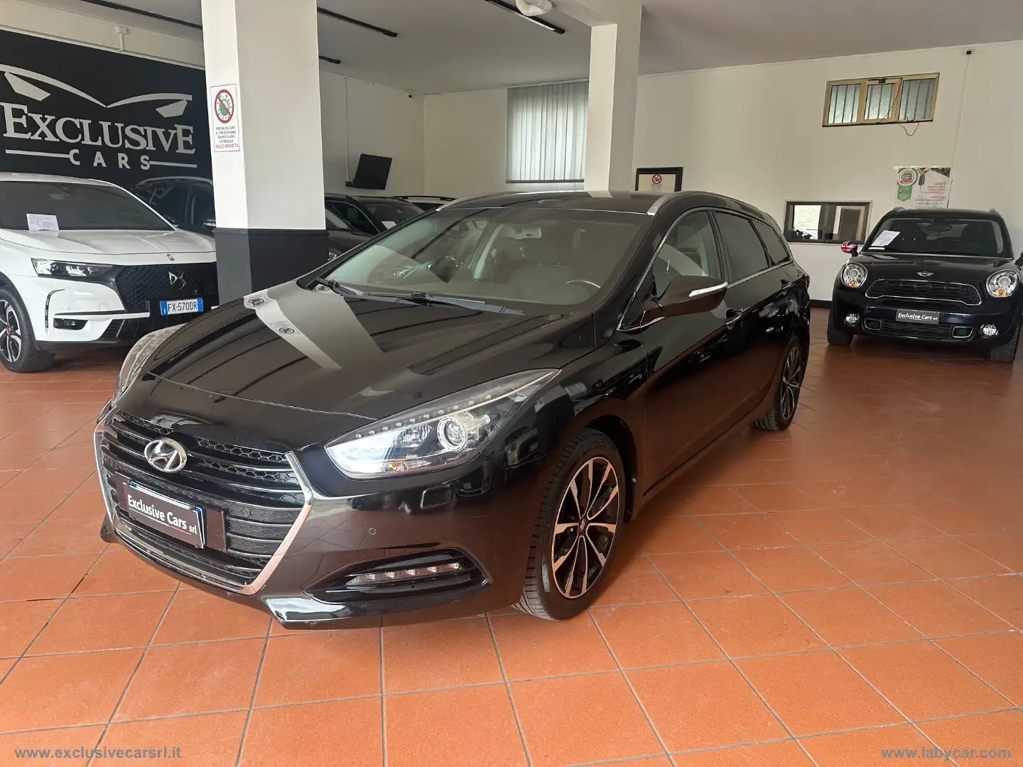 Hyundai i40 Wagon 1.7 CRDi 141 CV FULL OPTIONAL Negro - 1
