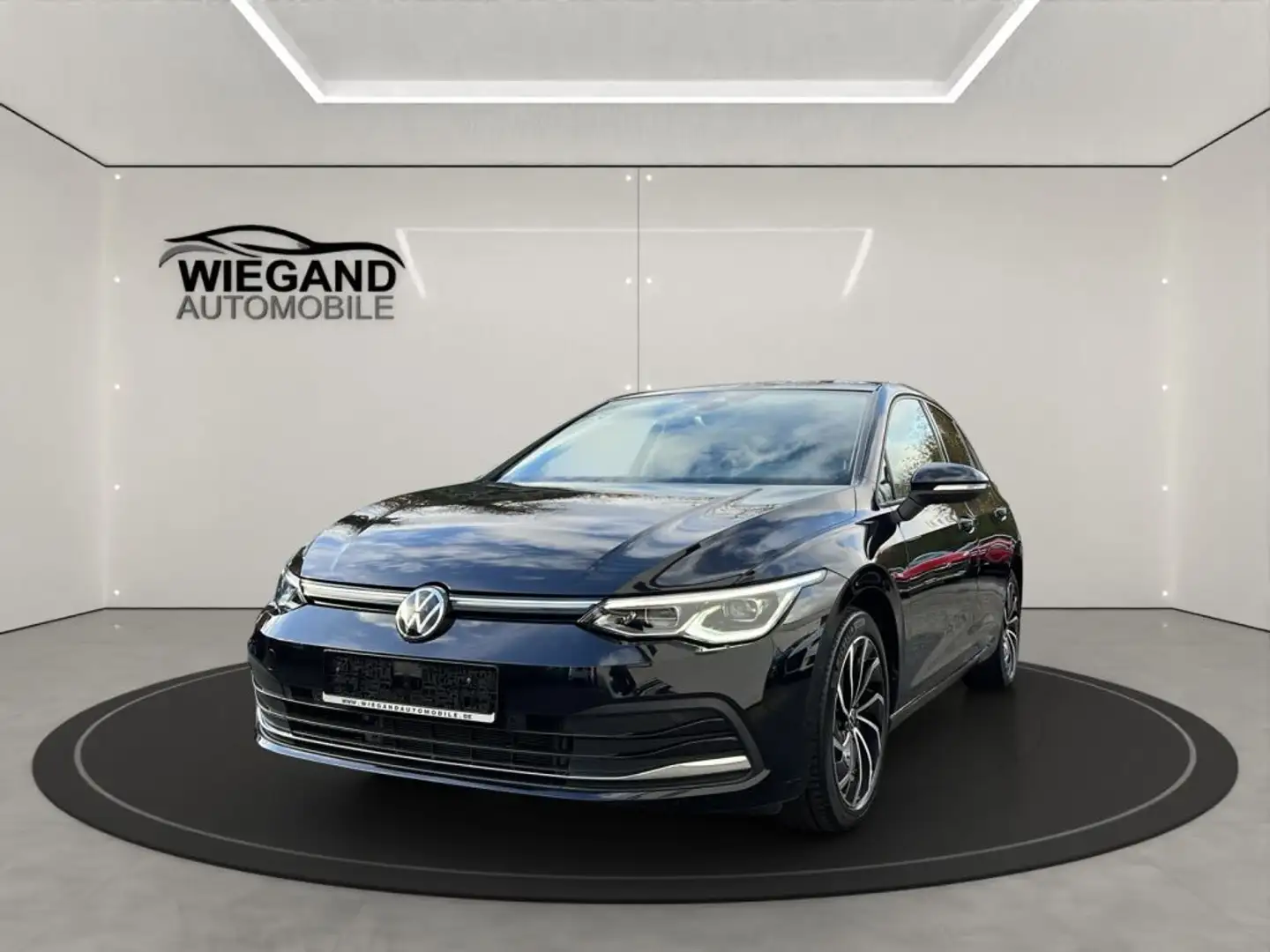 Volkswagen Golf 1.5 TSI OPF Active+LED+PANO+AHK+PDC+SHZ+ Negro - 1