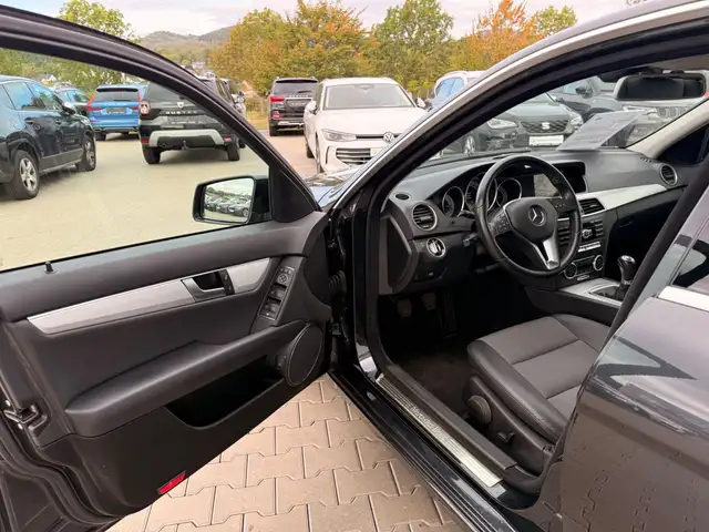Mercedes-Benz C-Class view 8