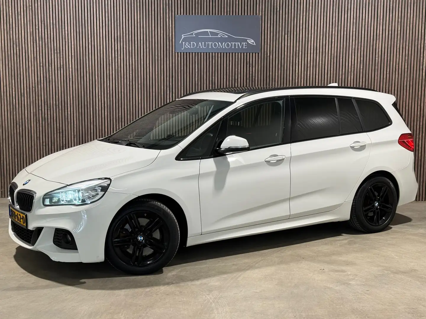 BMW 220 2-serie Gran Tourer 220d Sport 2015 PANO AUT PDC Wit - 1