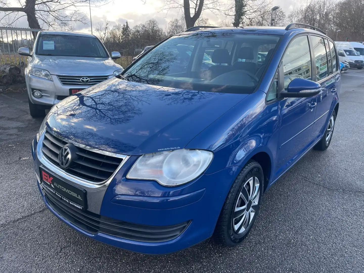 Volkswagen Touran Trendline Motor 1,9 Ltr. - 77 kW TDI Bleu - 1