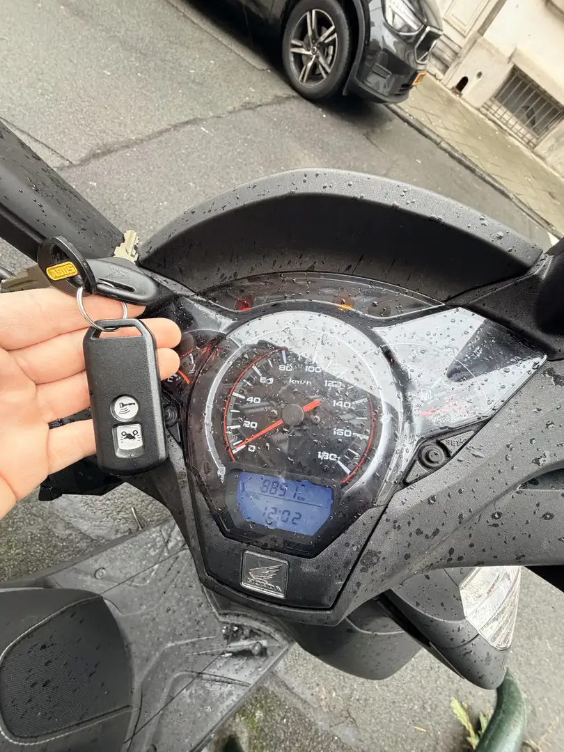 Honda SH 300 a vendre 8900km papiers tout ok - 2