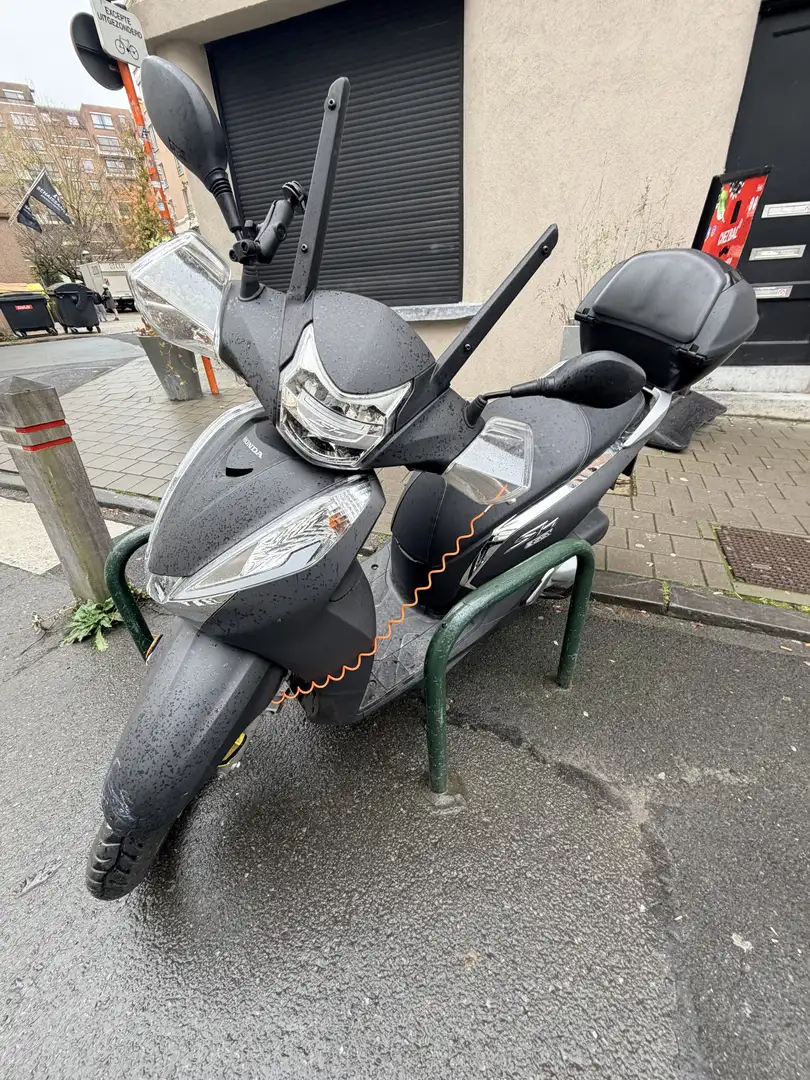 Honda SH 300 a vendre 8900km papiers tout ok - 1