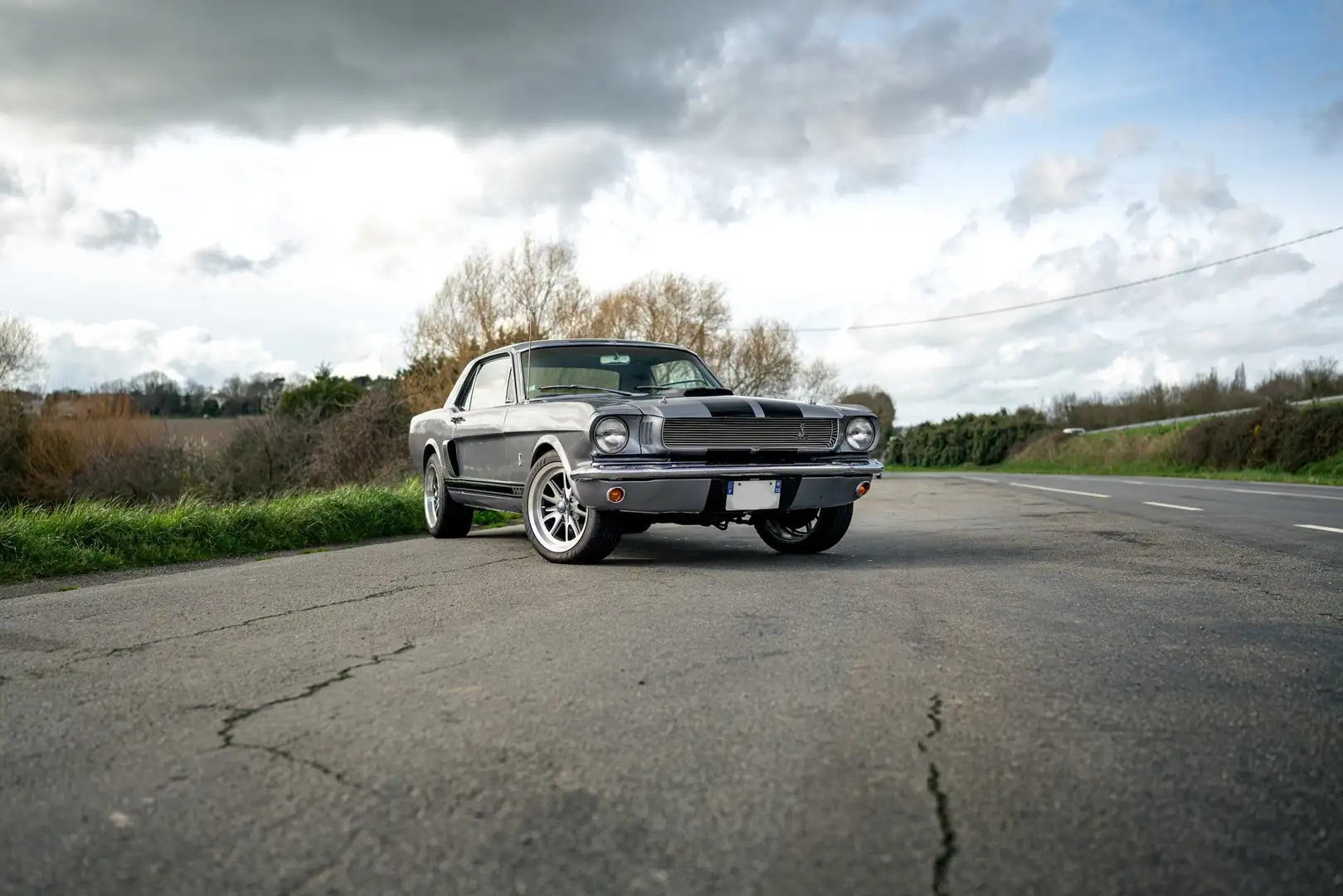 Ford Mustang 289 ci Code A Gris - 1