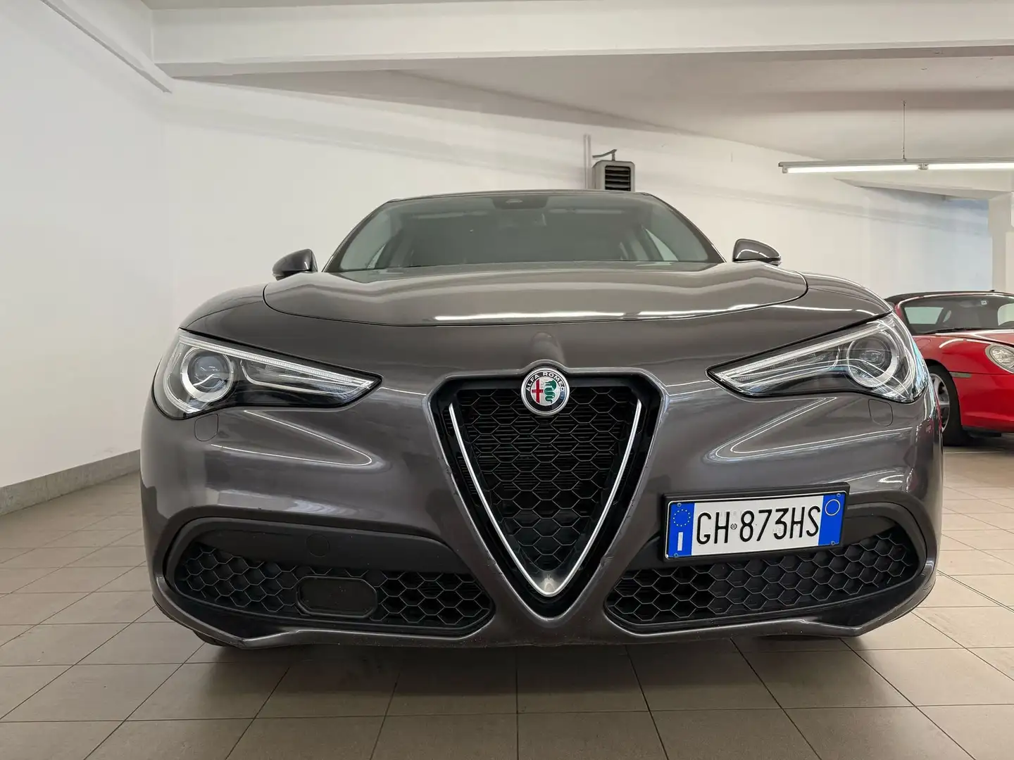 Alfa Romeo Stelvio 2.2 Turbodiesel 160 CV AT8 RWD Grijs - 2