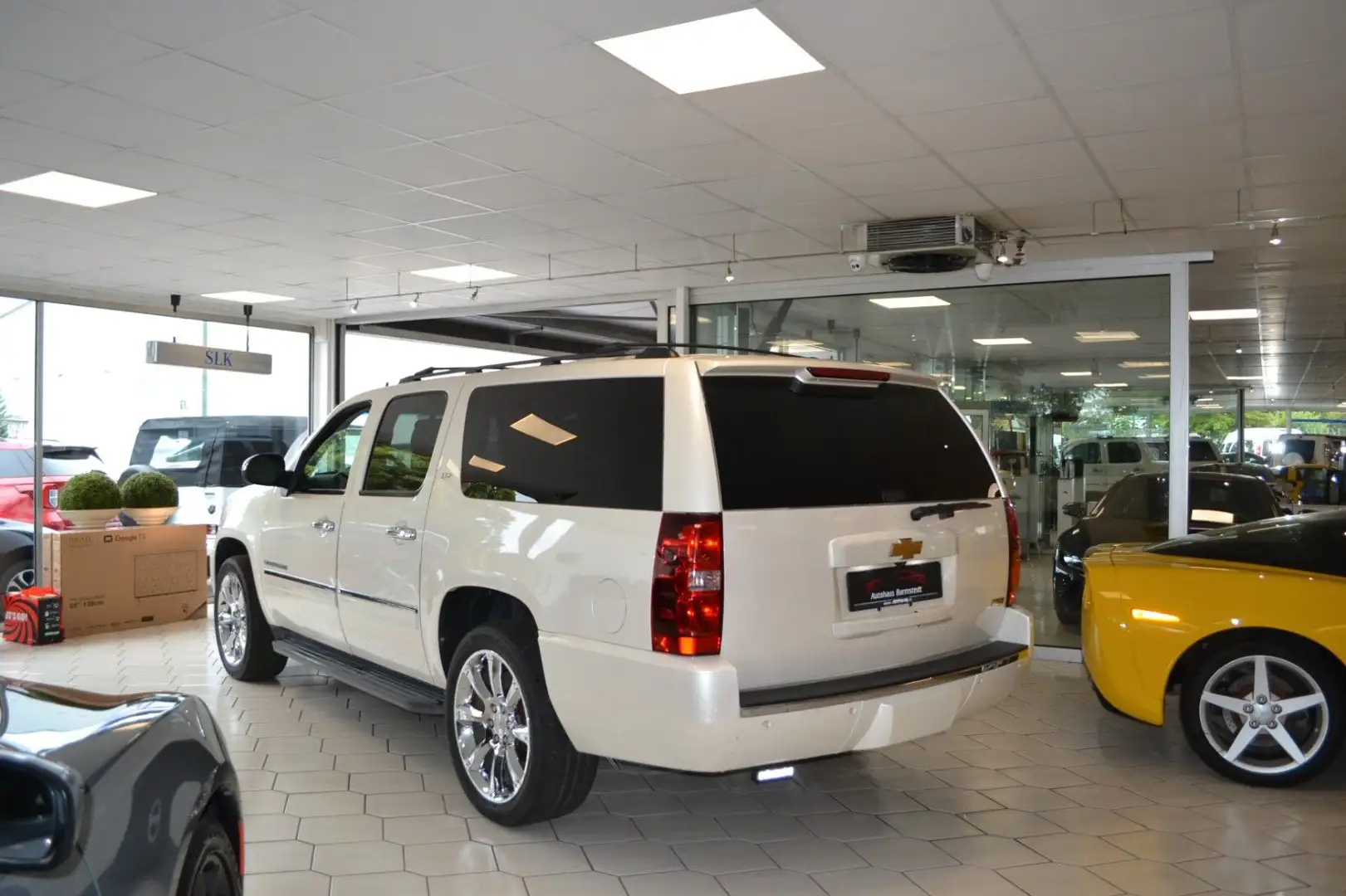 Chevrolet Suburban 5.3L V8  LTZ 4X4- 7-Sitzer Bílá - 2