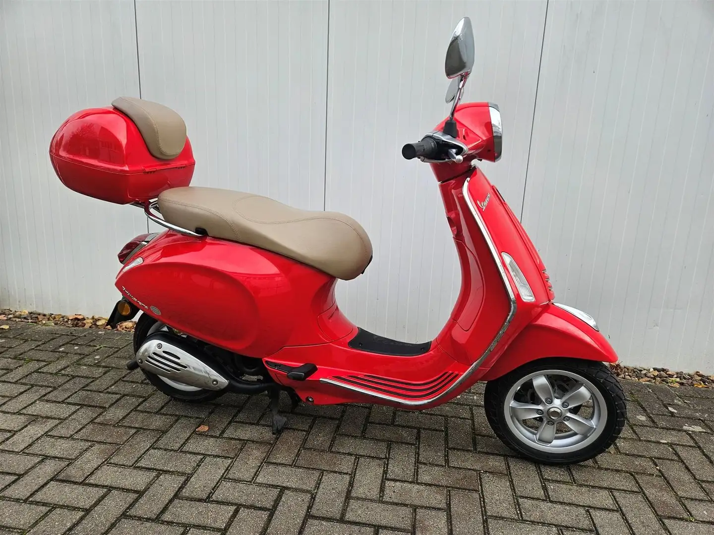 Vespa Primavera 50 2T Topcase Rot - 1