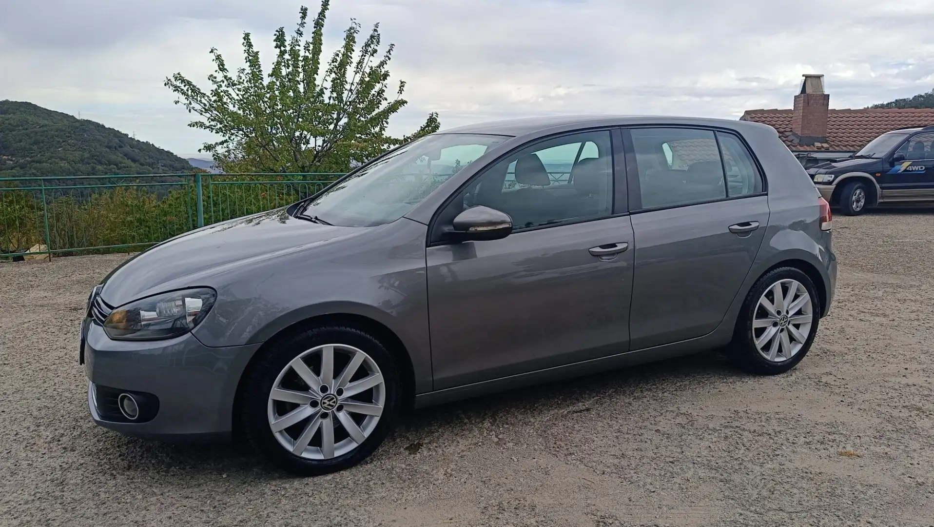Volkswagen Golf 2.0 TDI 140CV DPF DSG 5p. Highline Grau - 2