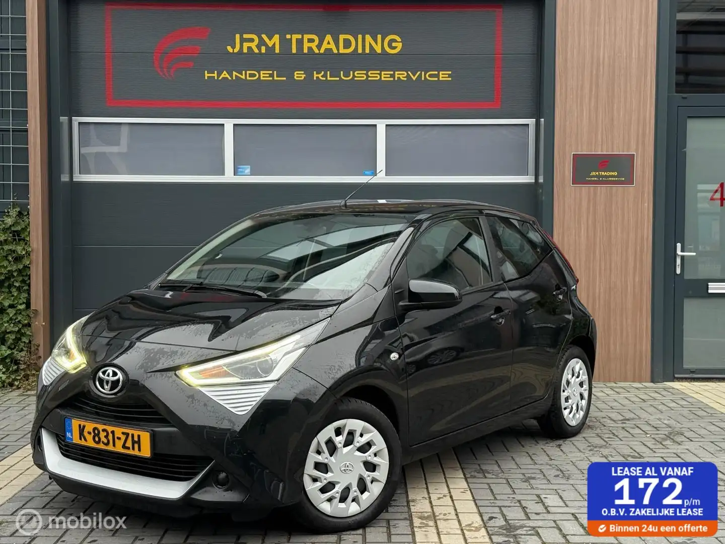 Toyota Aygo 1.0 VVT-i x-joy Zwart Nap 5DRS Carplay Airco Zwart - 1