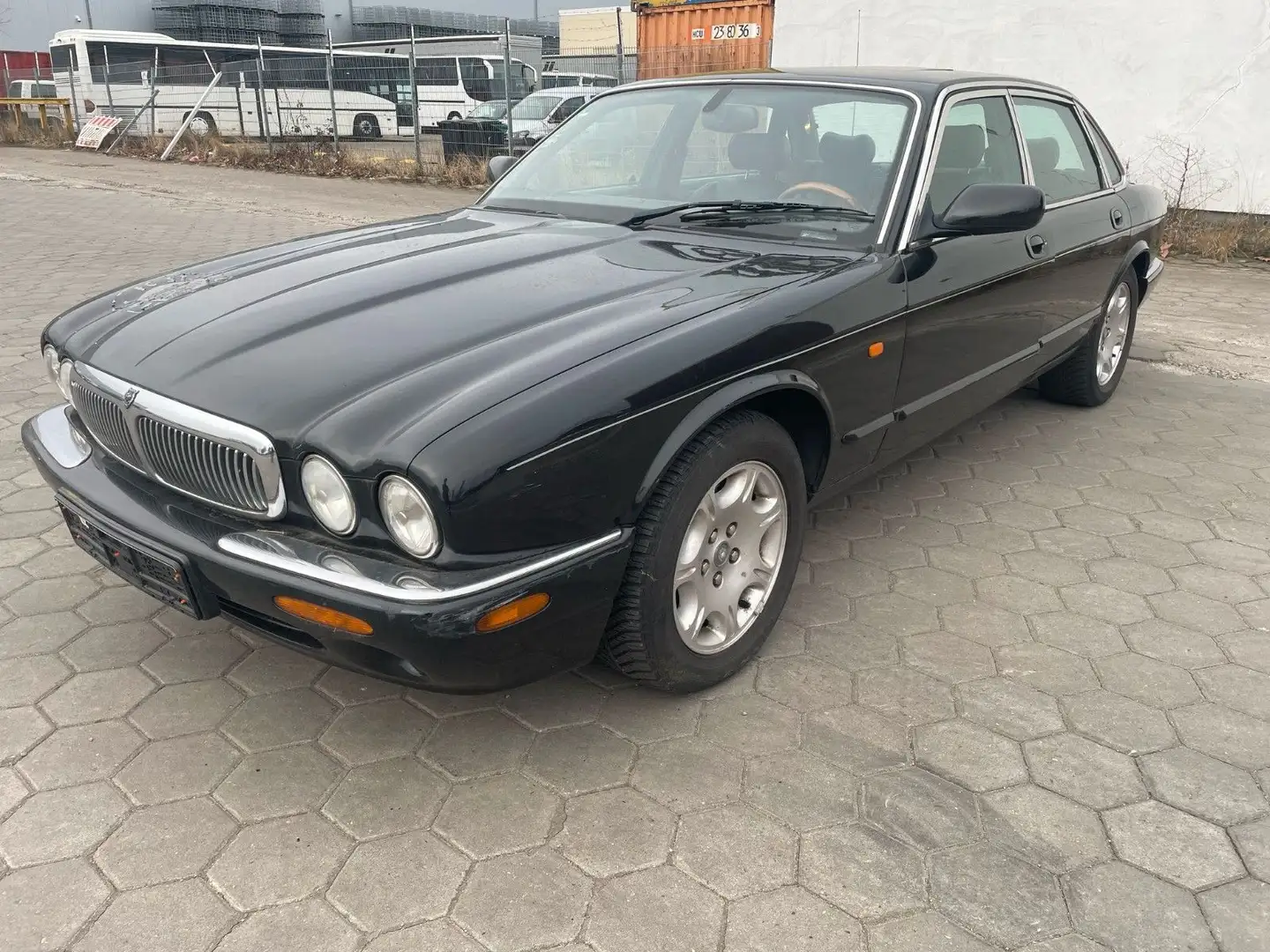 Jaguar XJ8 4.0L V8 Чорний - 1