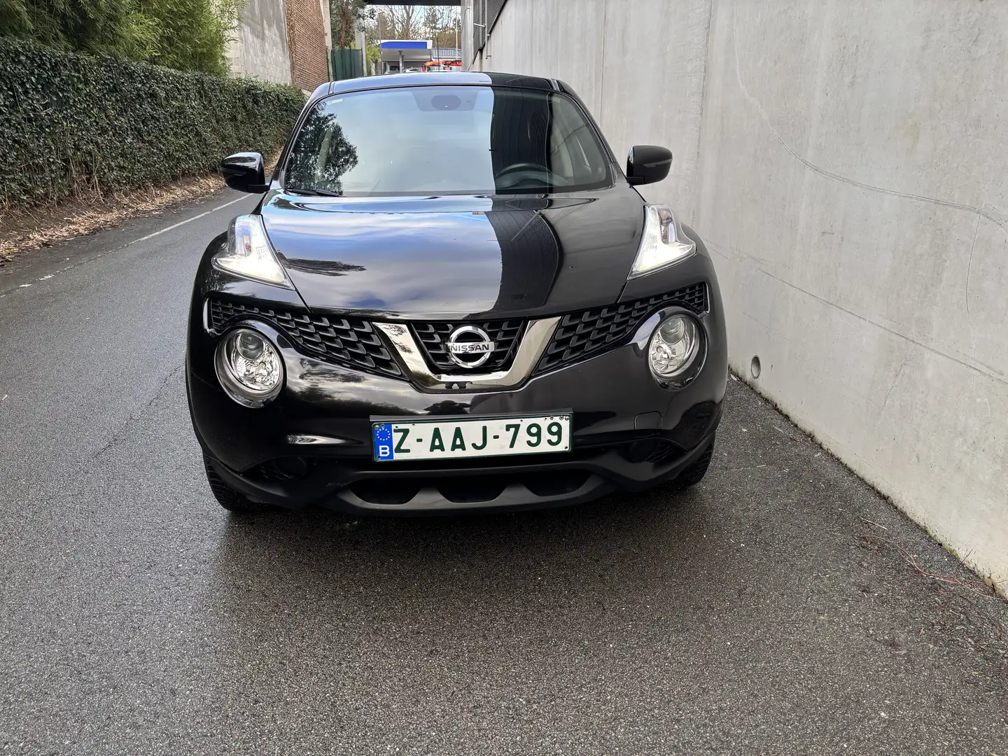 Nissan Juke 1.6i 2WD Tekna Schwarz - 2