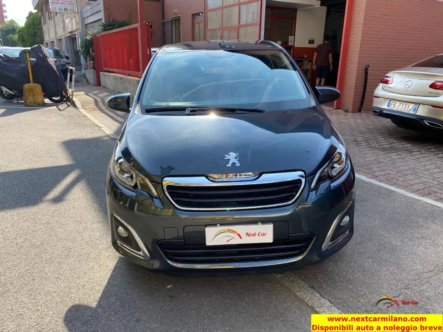 Peugeot 108 VTi 72 5 porte Allure Grigio - 2