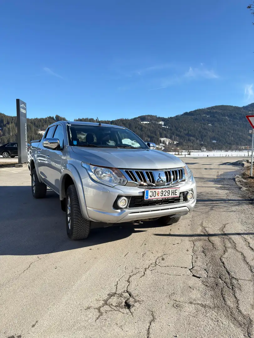 Mitsubishi L200 Grau - 2