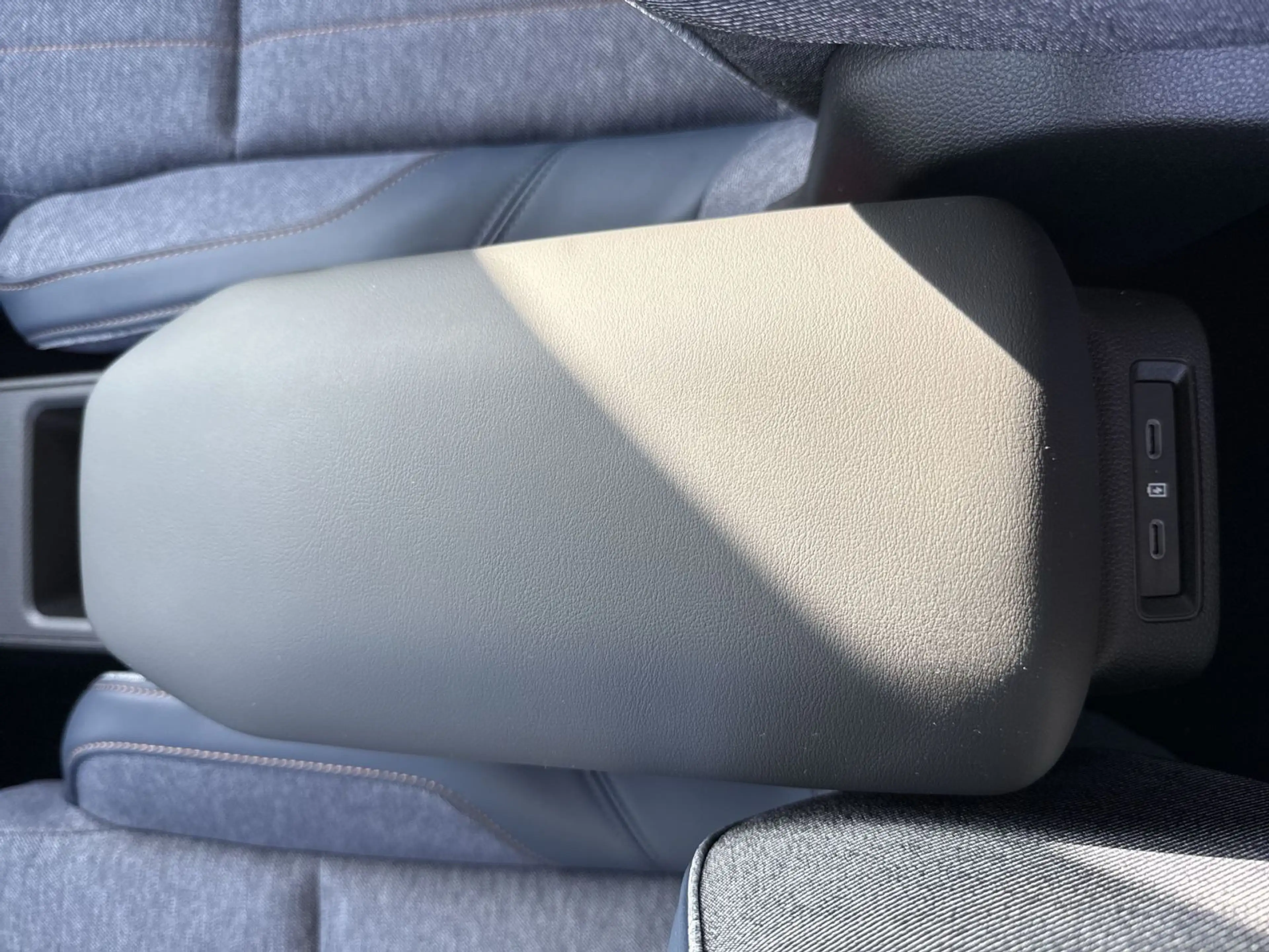 Renault R 4 4 E-Tech Electric 150 Comfort Range Techno — photo 15