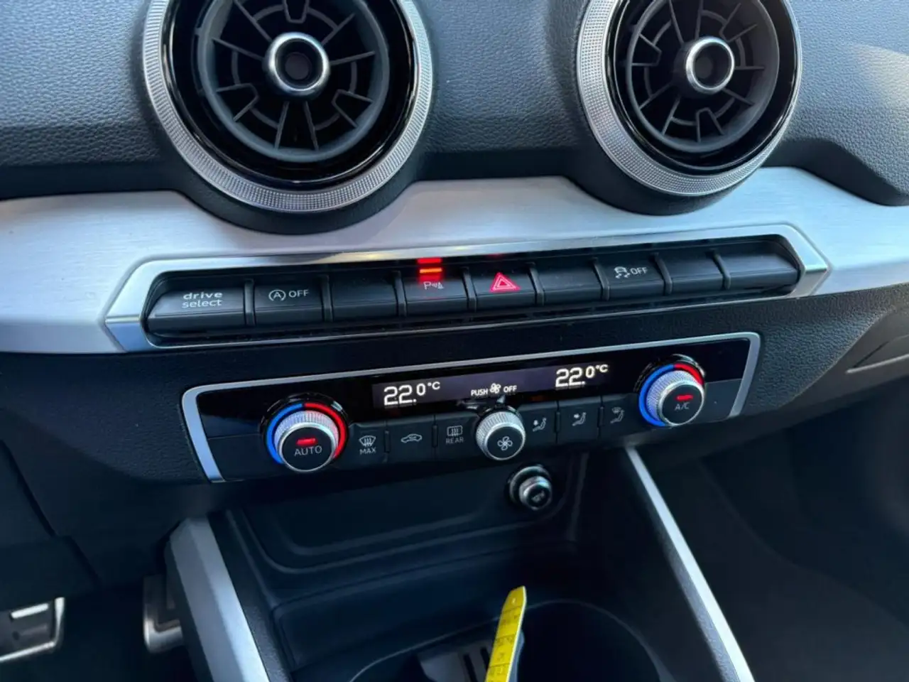 Audi Q2 35 TDI S tronic S line Edition NAVI MATRIX 19, миниатюра 15