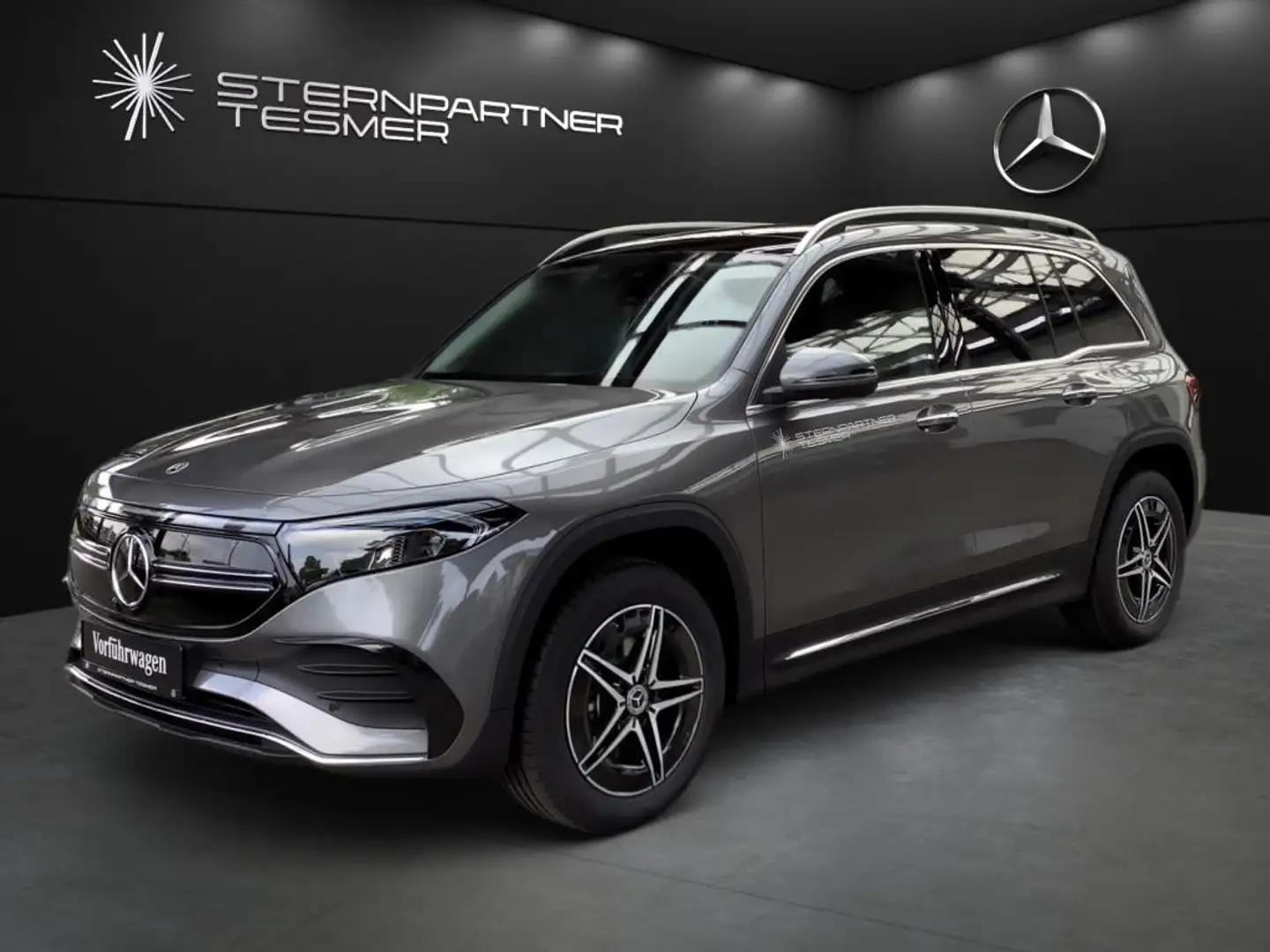 Mercedes-Benz EQB 300 4MATIC +Memory+AMG+MBUX+PANO+KAMERA+360° Grau - 1