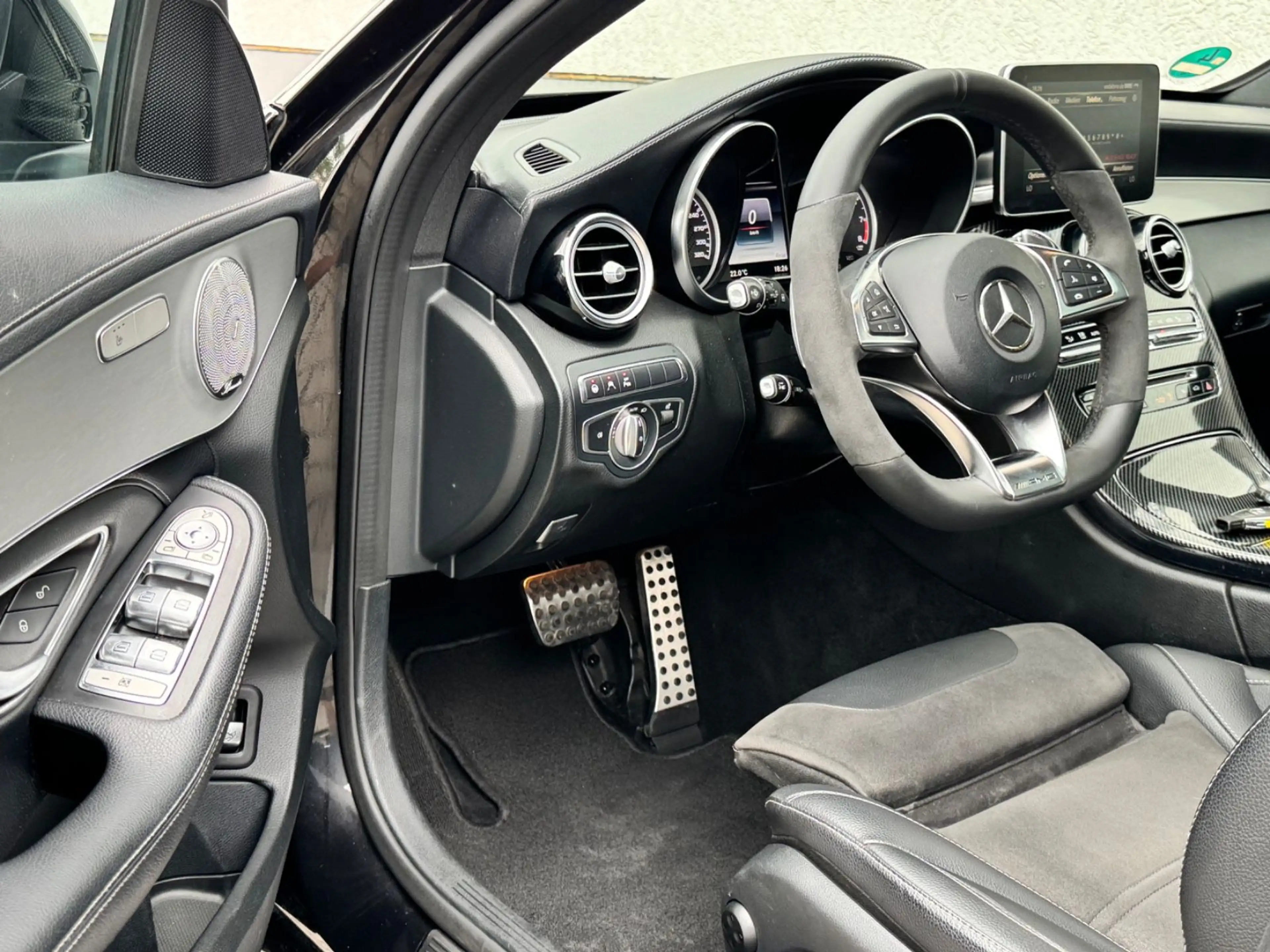 Mercedes-Benz C 63 AMG Pano Dis+ K.GO ILS Burmester — photo 8
