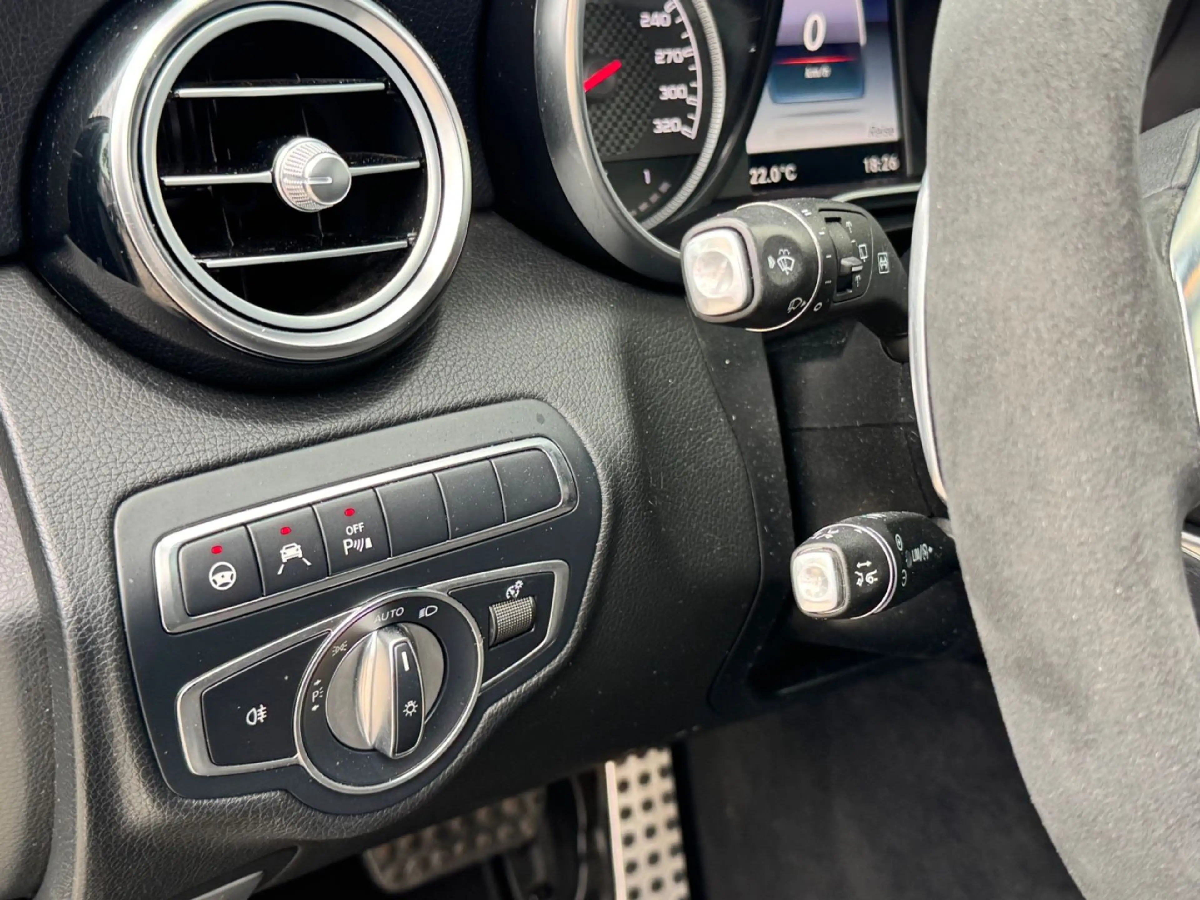 Mercedes-Benz C 63 AMG Pano Dis+ K.GO ILS Burmester — photo 10
