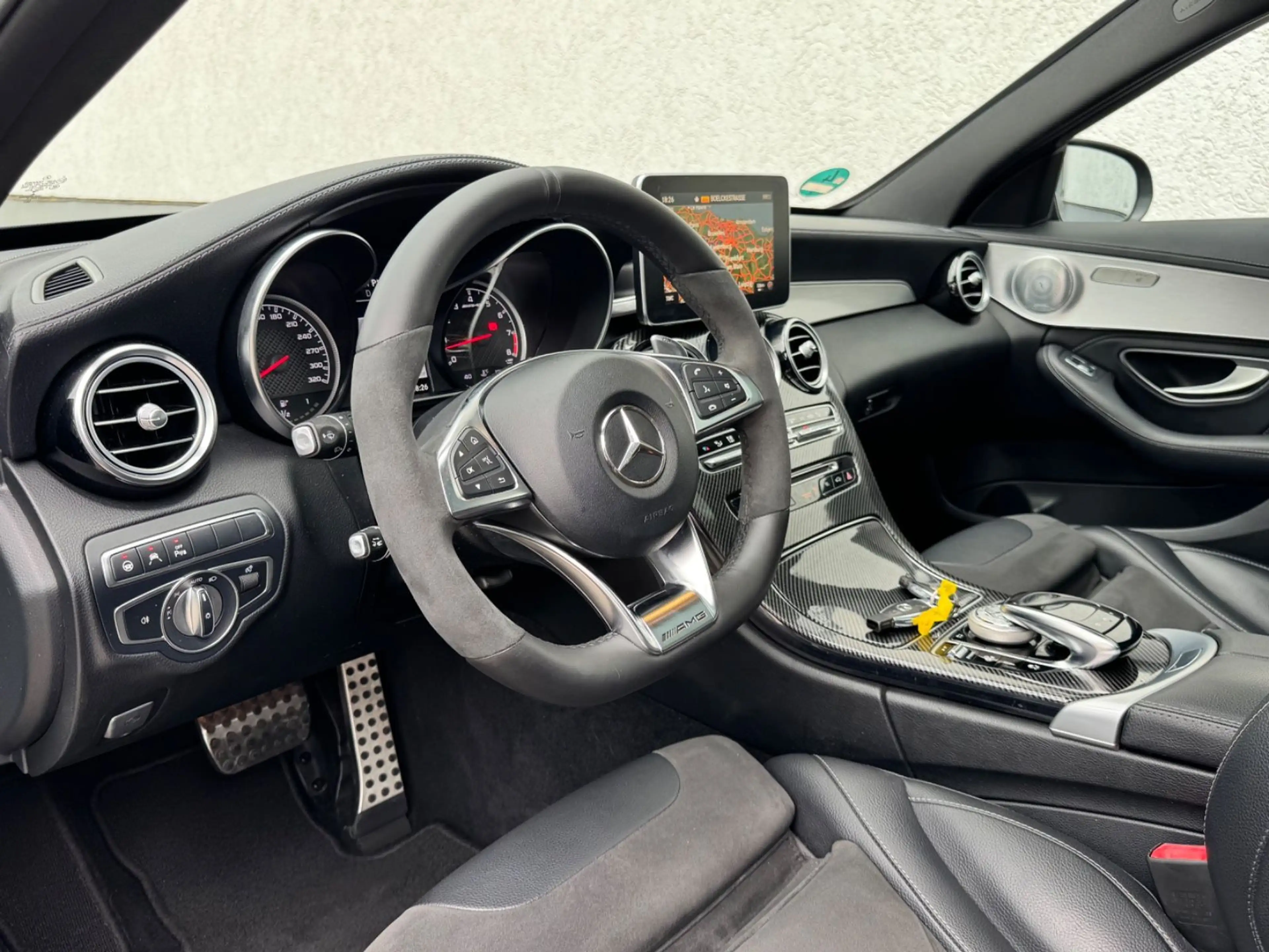 Mercedes-Benz C 63 AMG Pano Dis+ K.GO ILS Burmester — photo 9