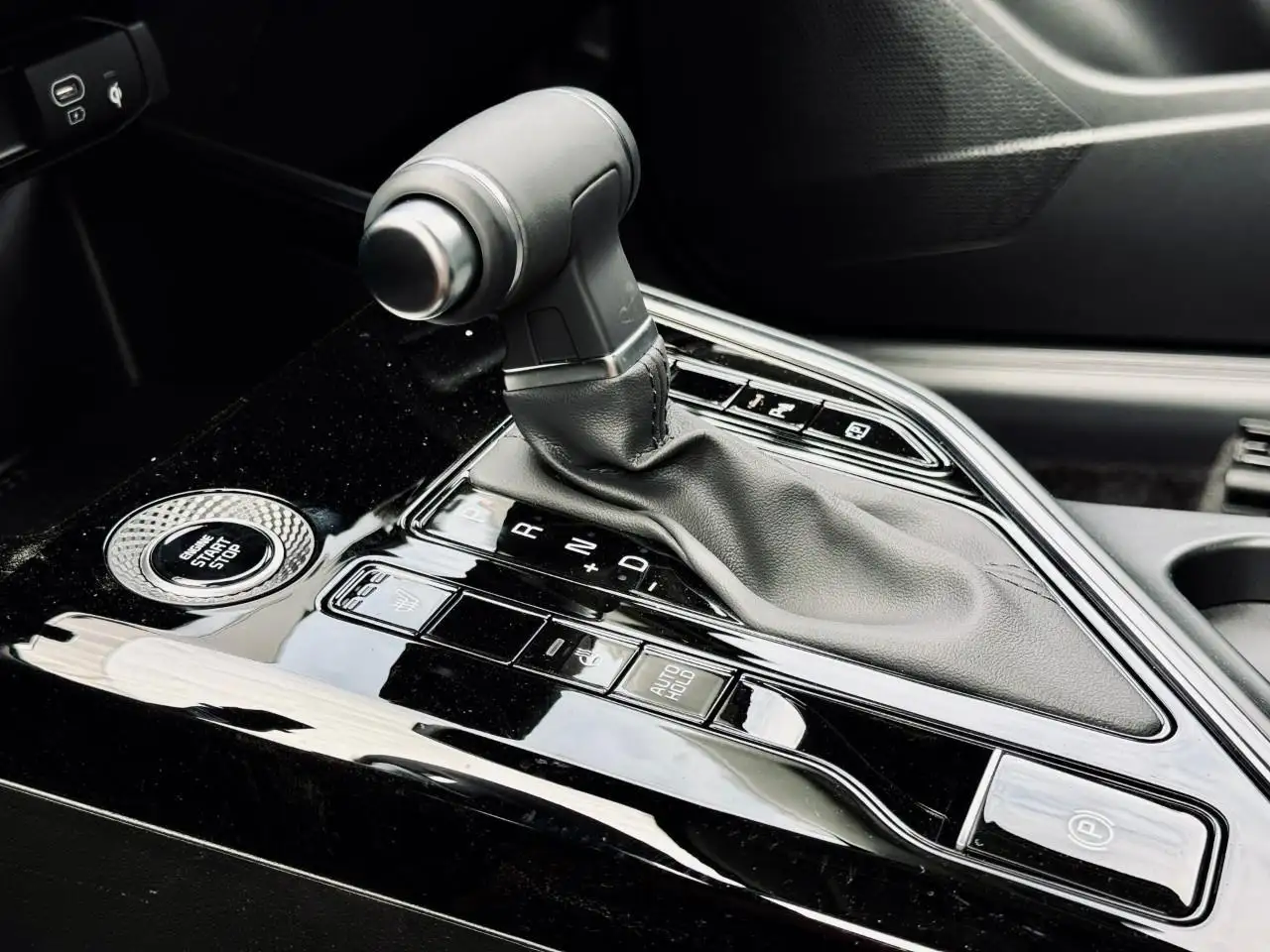 Kia Niro снимка Kia Niro