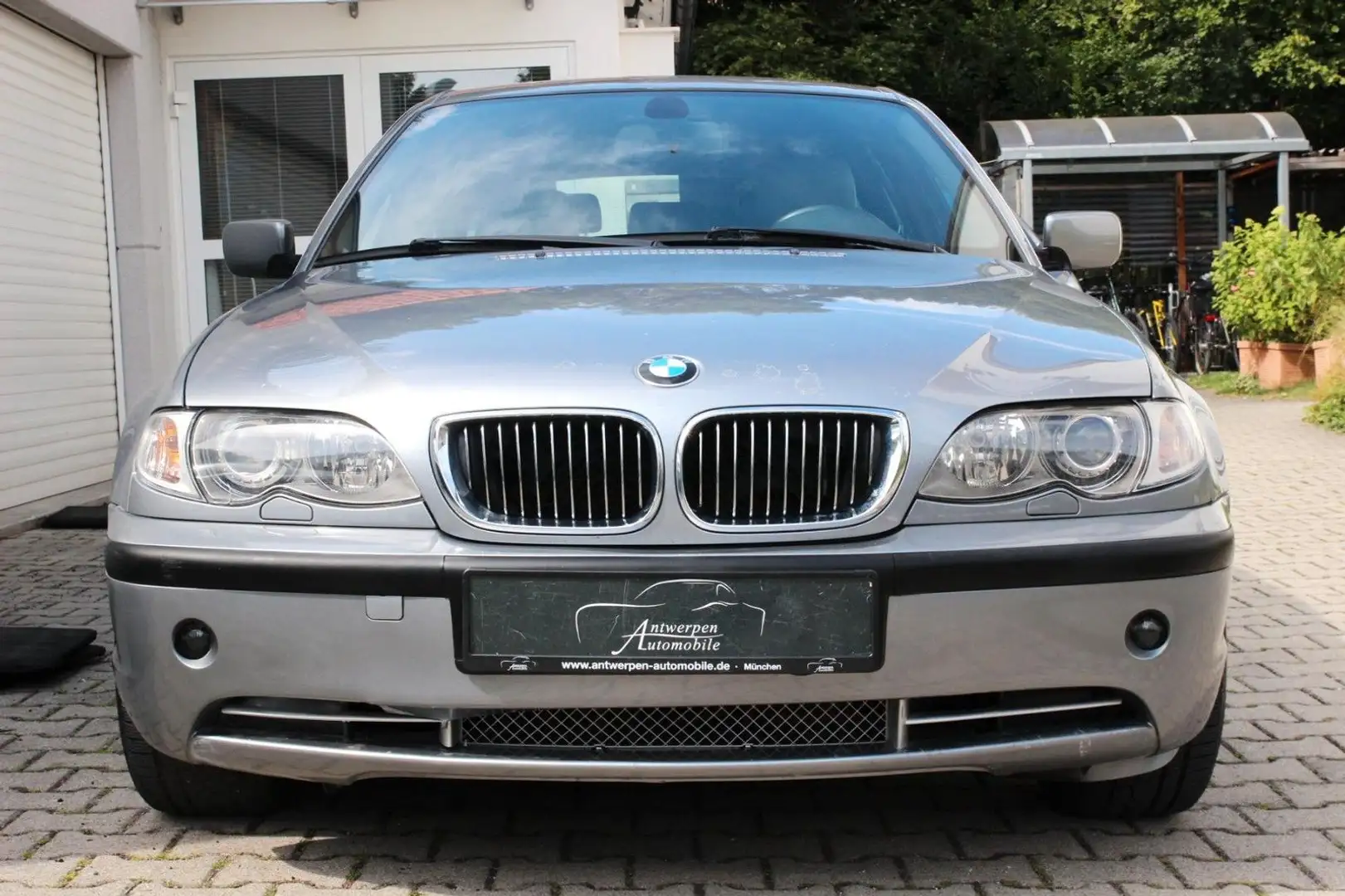 BMW 330 xi*Edition*Exclusive*Navi*Leder*Xenon*AHK*TÜV Gri - 2