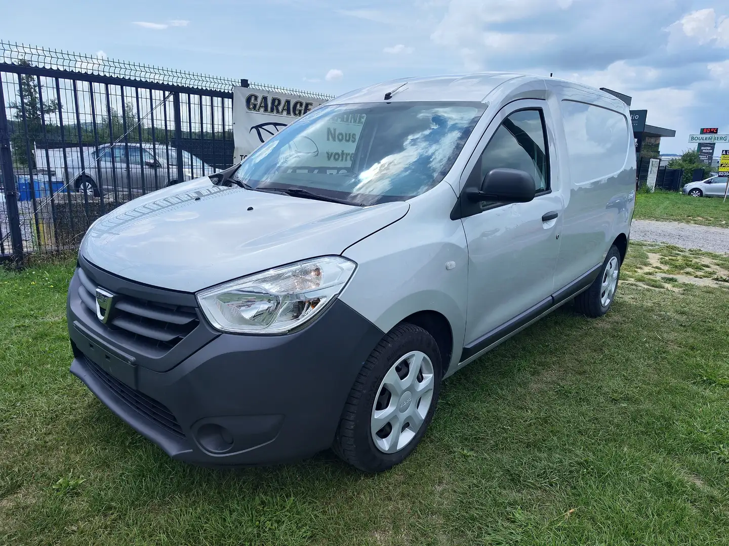 Dacia Dokker Dokker 1.6i Šedá - 1