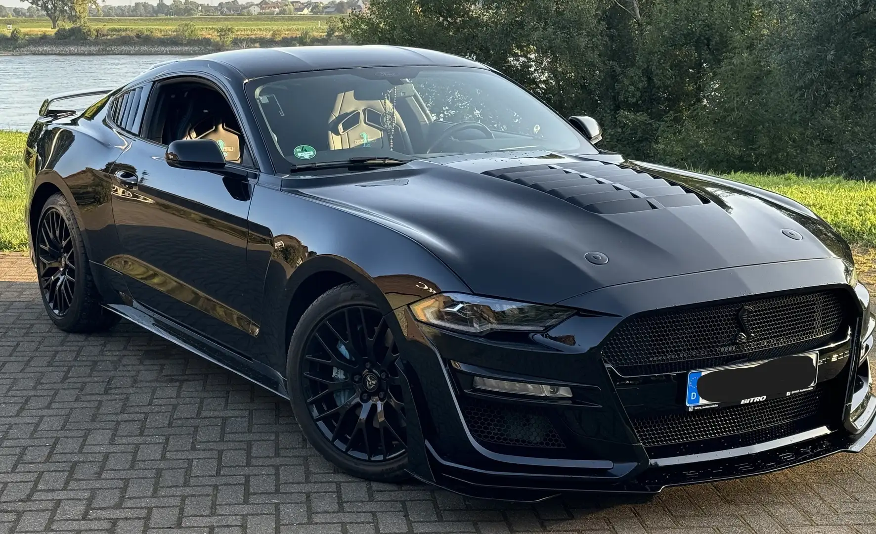 Ford Mustang Fastback GT 5.0 V8 Schwarz - 1
