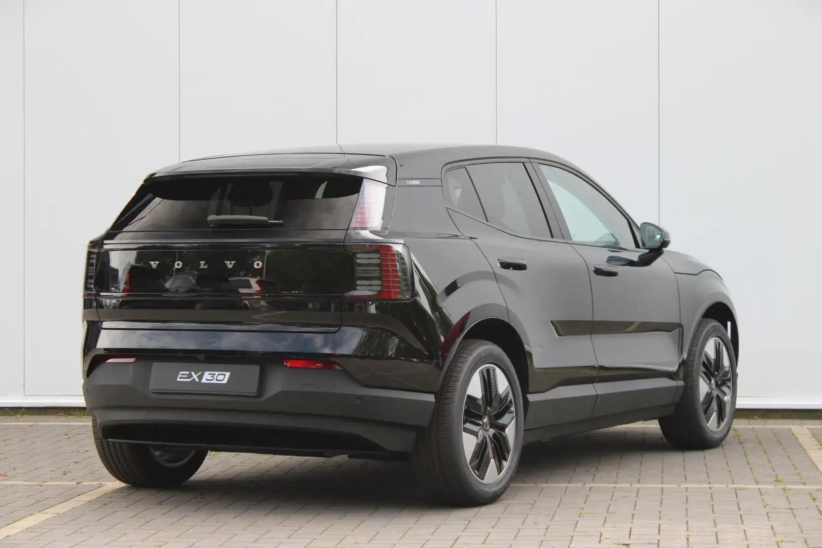 Volvo EX30 Single Motor Extended Range Core 69kWh | Climate C Zwart - 2