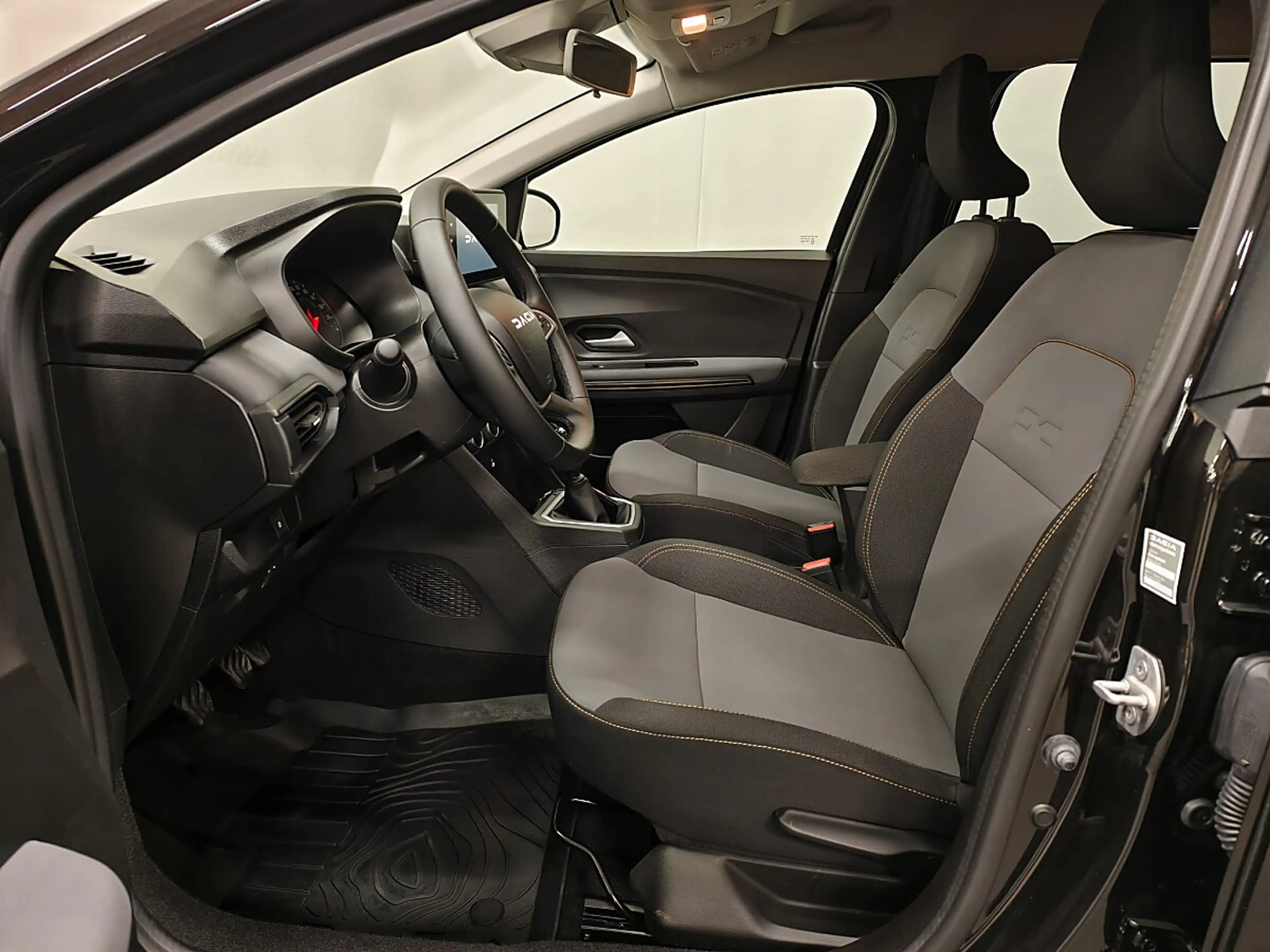Dacia Jogger TCe 110 Extreme 7-Sitz, NAVI, LED, Kamera — photo 11